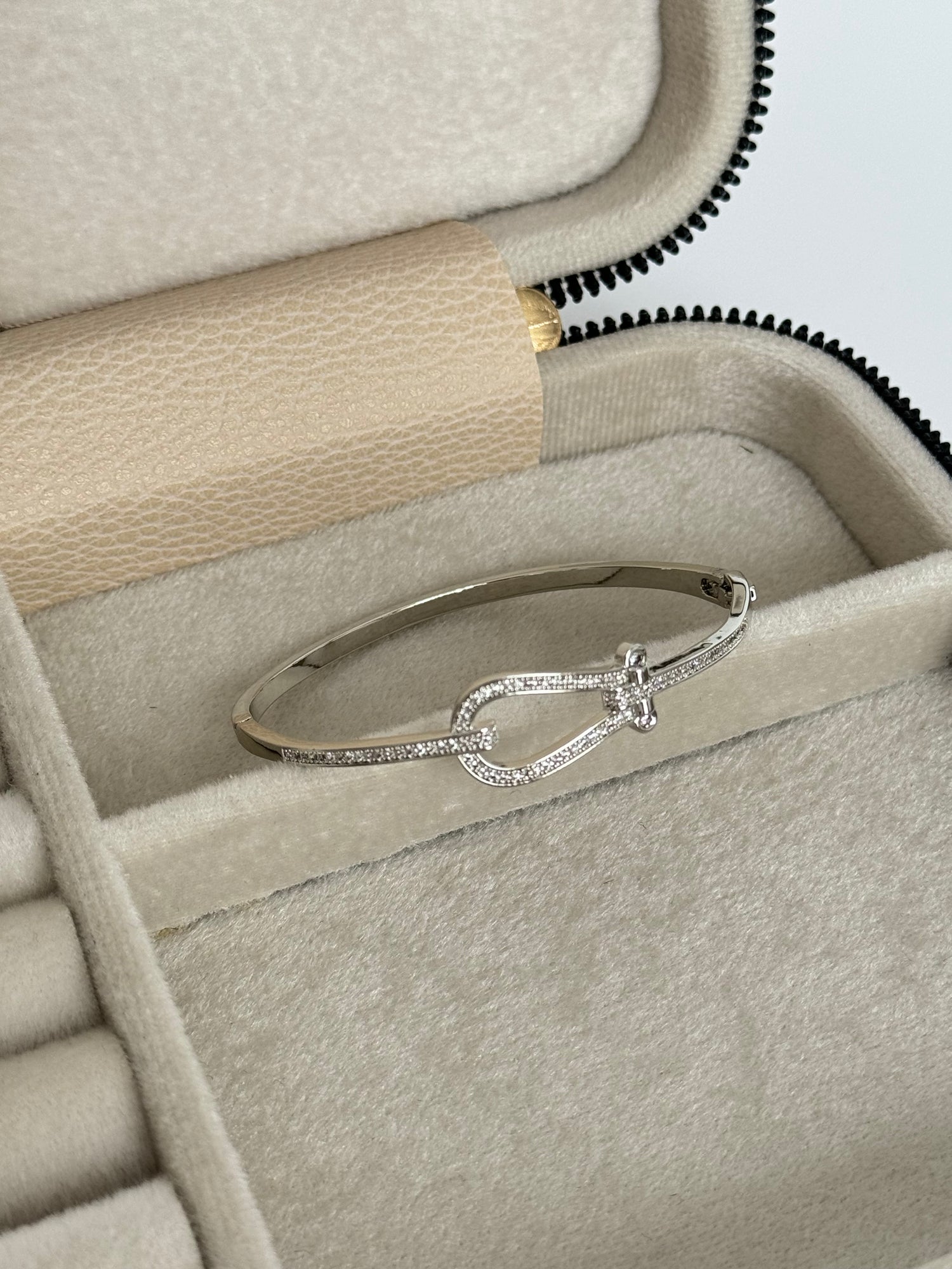 İTHAL TAŞLI SİLVER KELEPÇE BİLEZİK