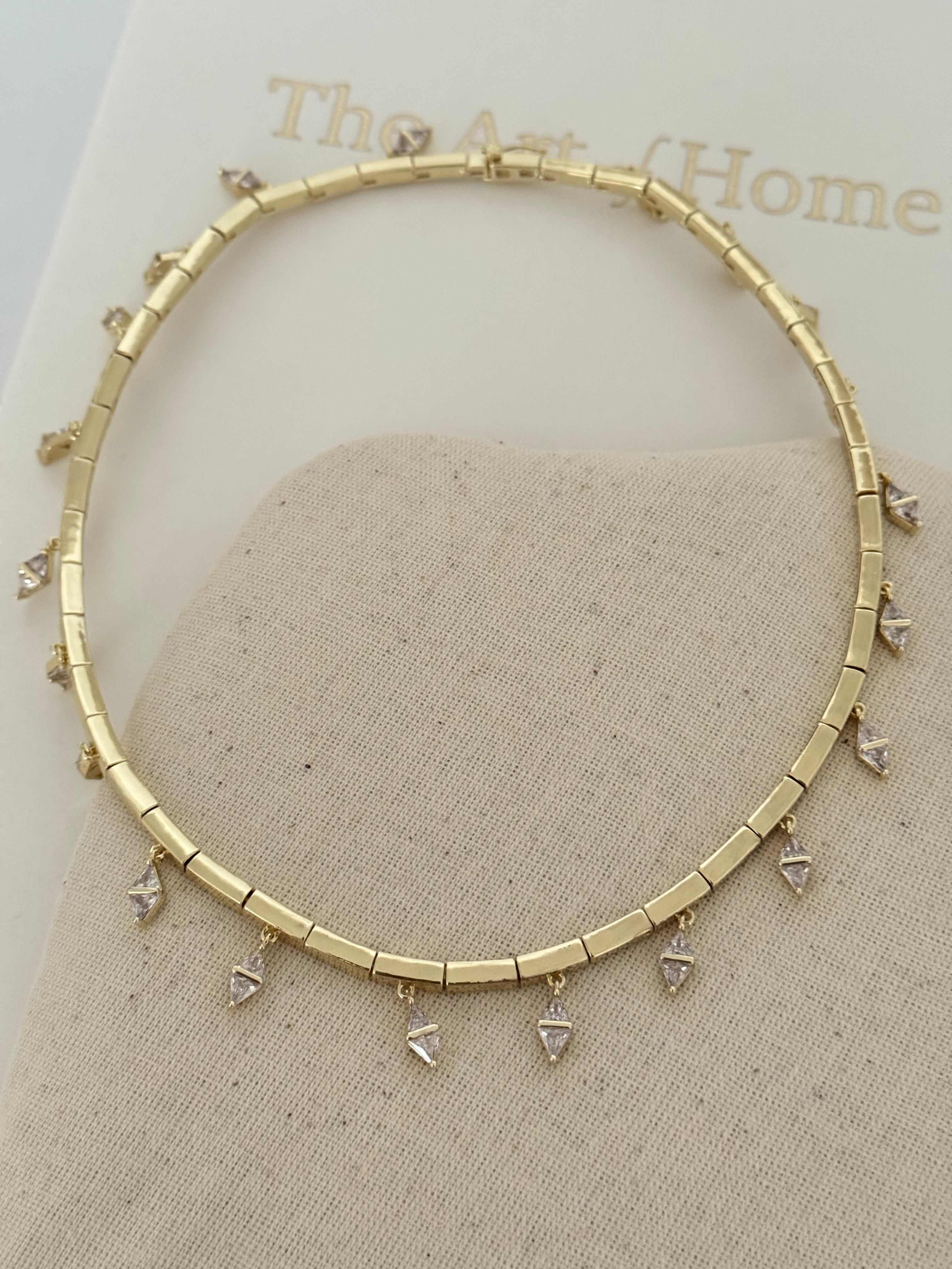 COLETTE ÜÇGEN TAŞ DETAYLI GOLD KOLYE