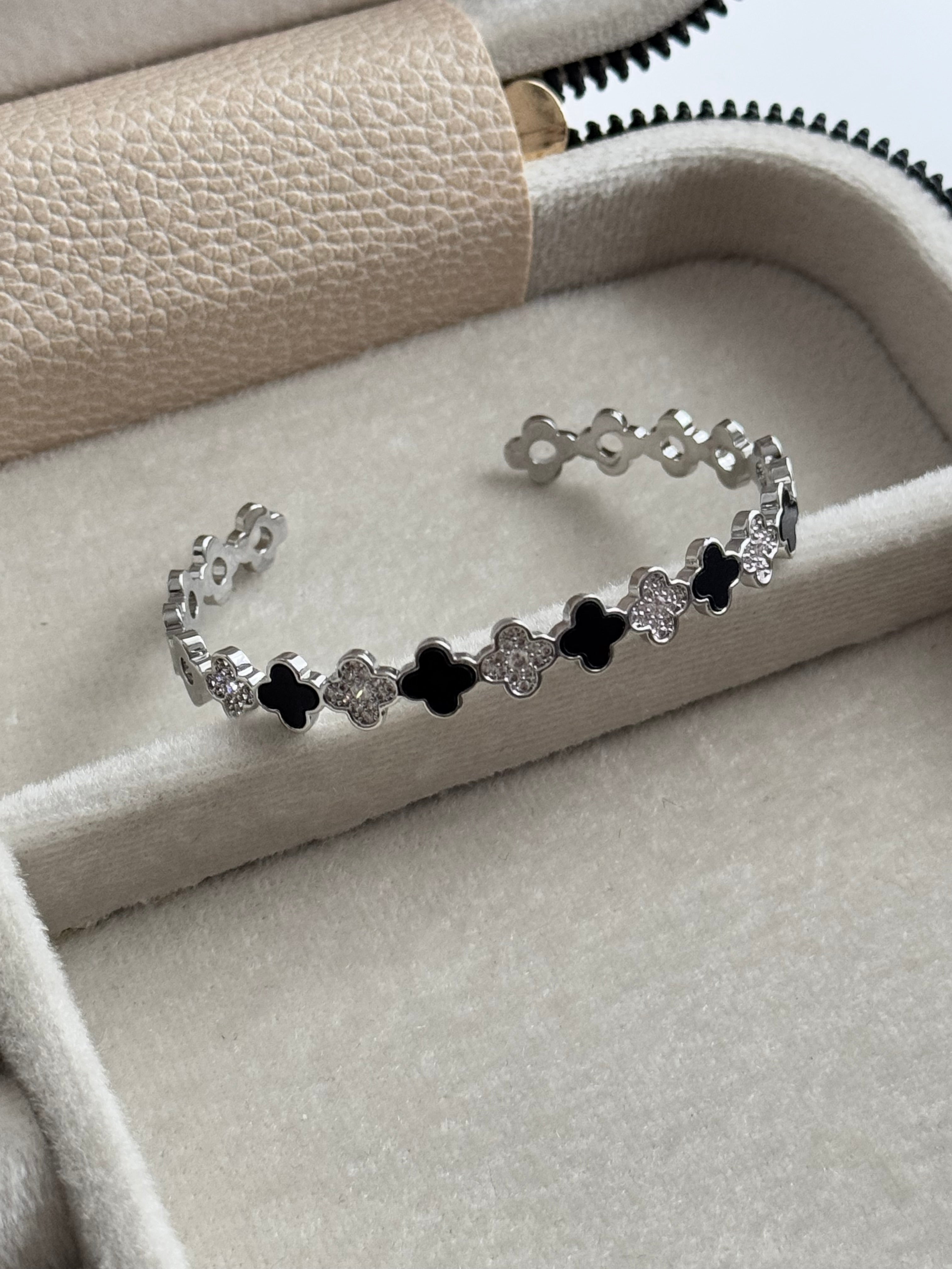 İTHAL YONCA DETAYLI SİLVER AYARLANABİLİR KELEPÇE BİLEZİK