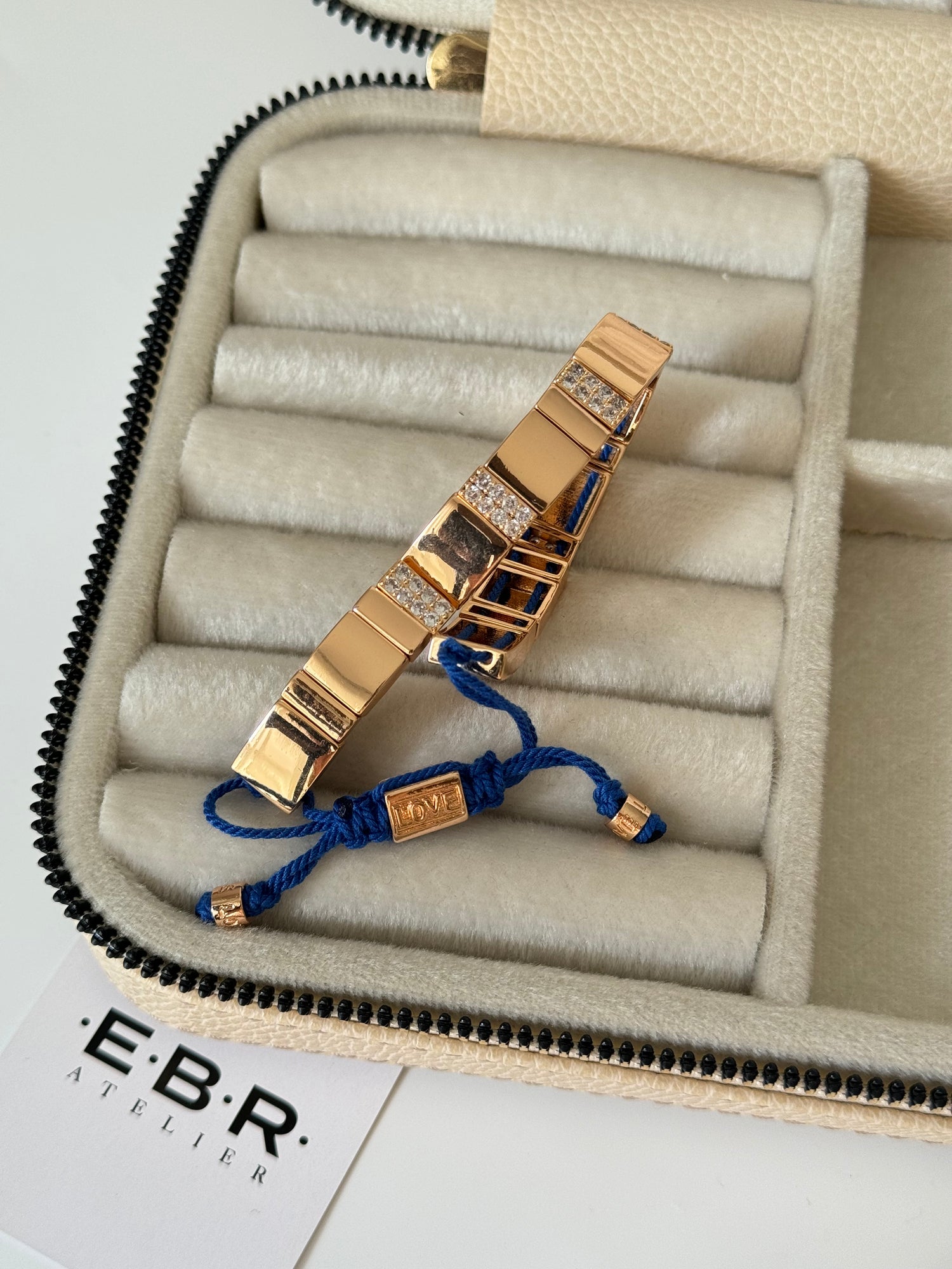 İTHAL TAŞ DETAYLI GOLD MAVİ İPLİ BİLEKLİK