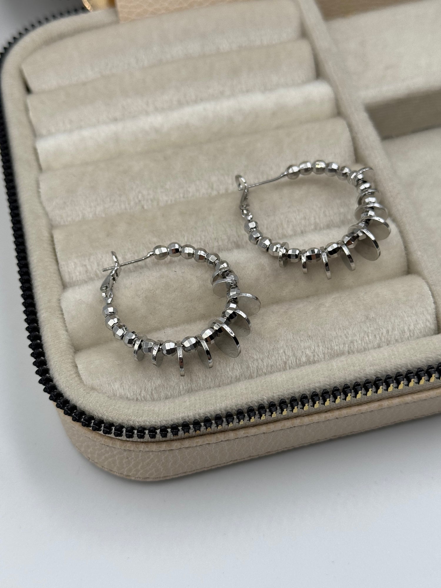 İTHAL PUL DETAYLI SİLVER HALKA KÜPE