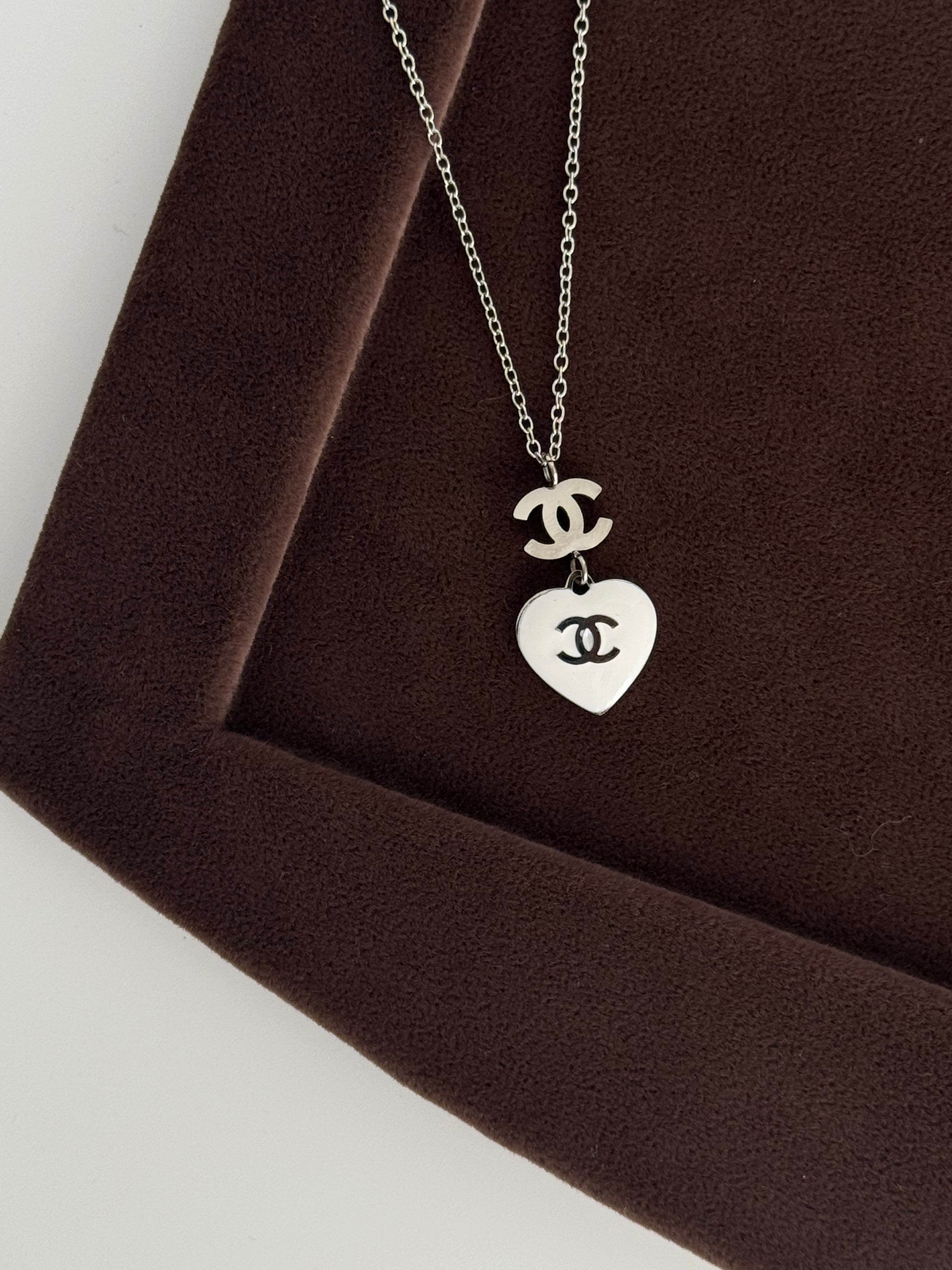 BEYAZ MİNELİ MARKA MODEL SİLVER ÇELİK KOLYE