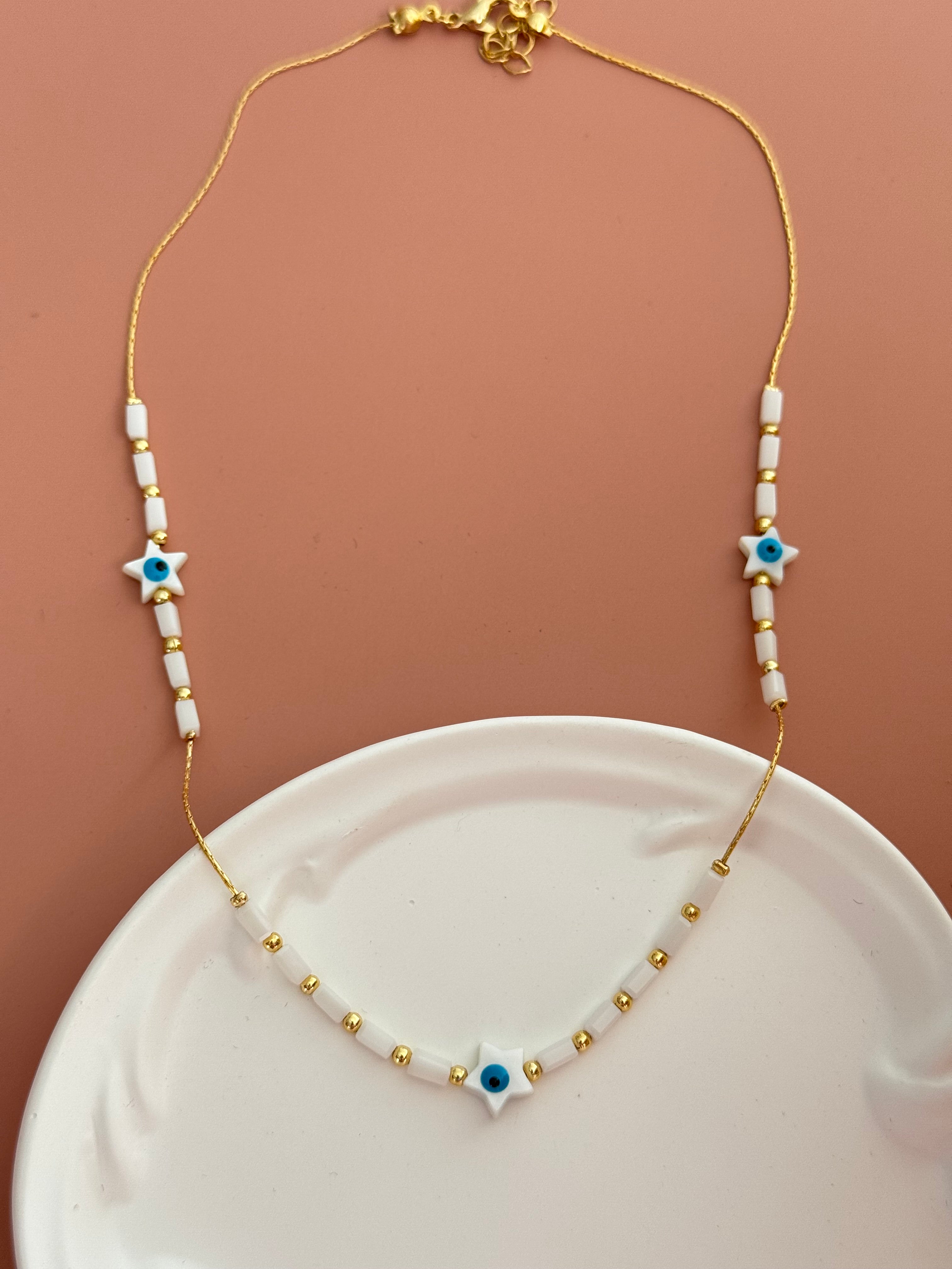 AERİ BEYAZ KRİSTAL CAMLI YILDIZ DETAYLI ALTIN KAPLAMA KOLYE