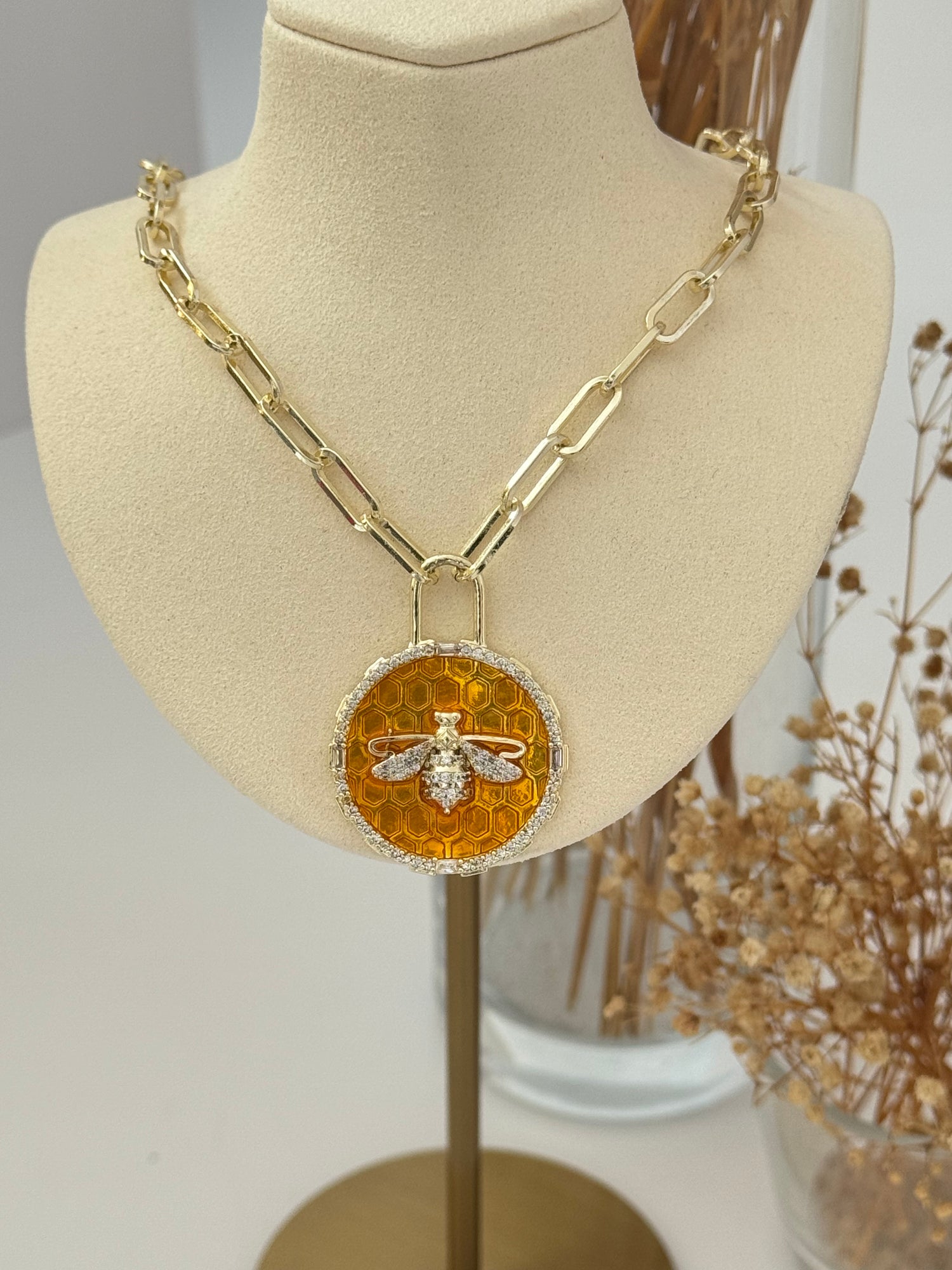 İTHAL TURUNCU MİNELİ ARI DETAYLI GOLD KOLYE