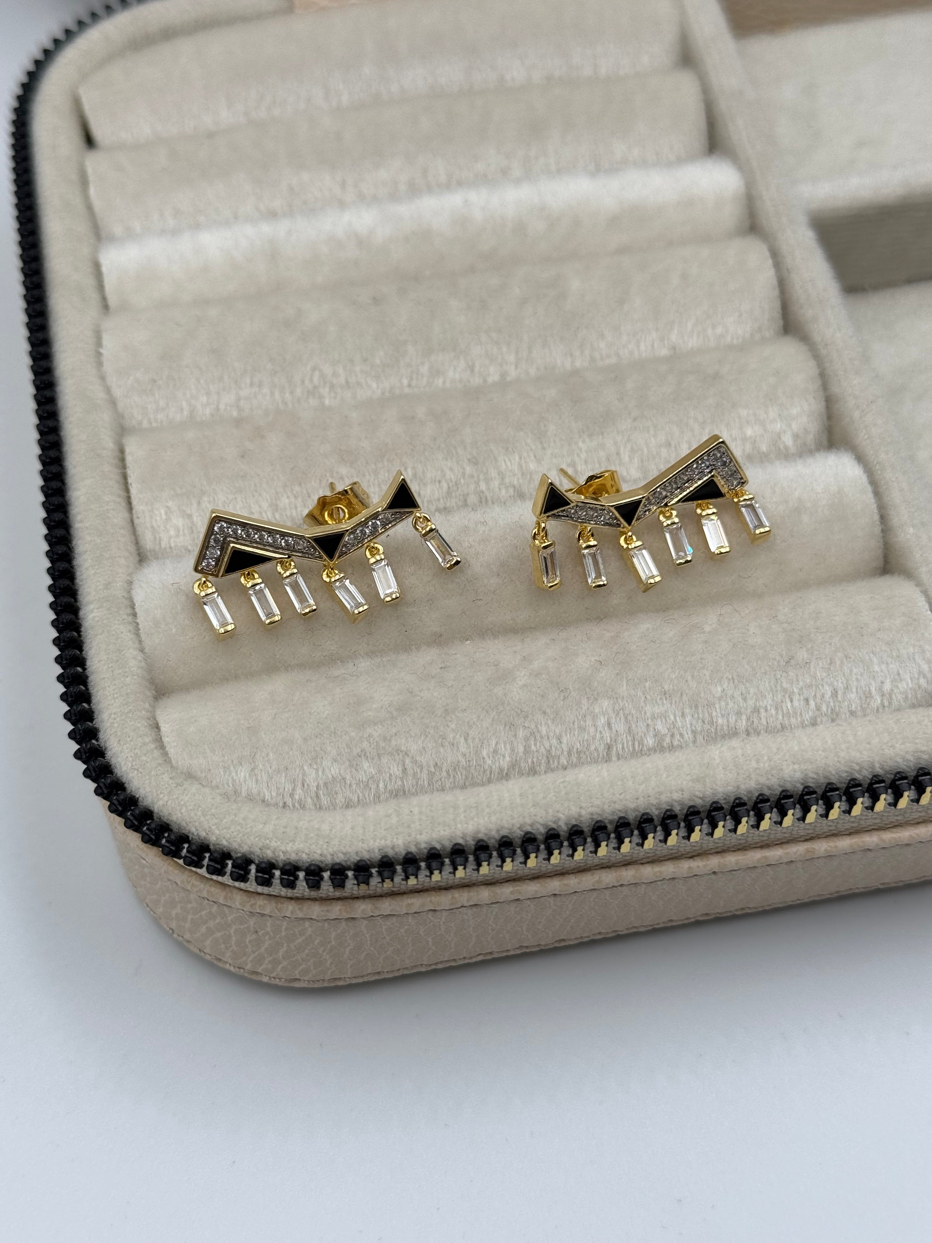 İTHAL SİYAH RENKLİ SALLANTILI GOLD KÜPE