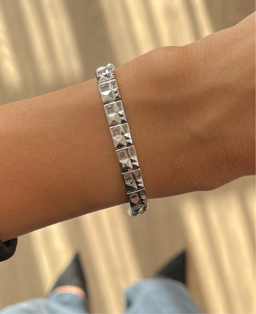 İTHAL TAŞLI KARE FORM SIRALI SİLVER BİLEKLİK