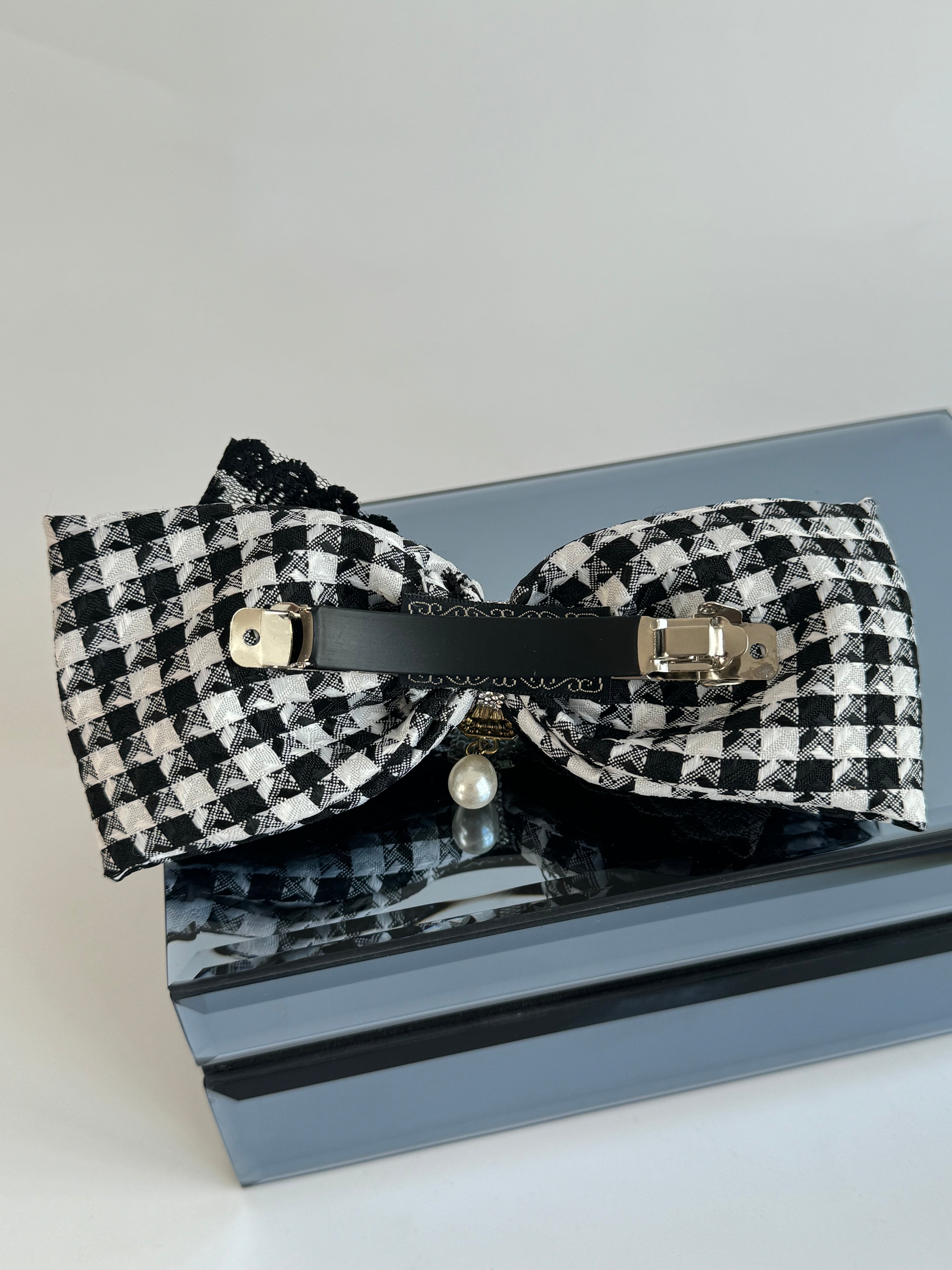 İTHAL  DANTEL KUMAŞ DETAYLI SİYAH FİYONKLU TOKA