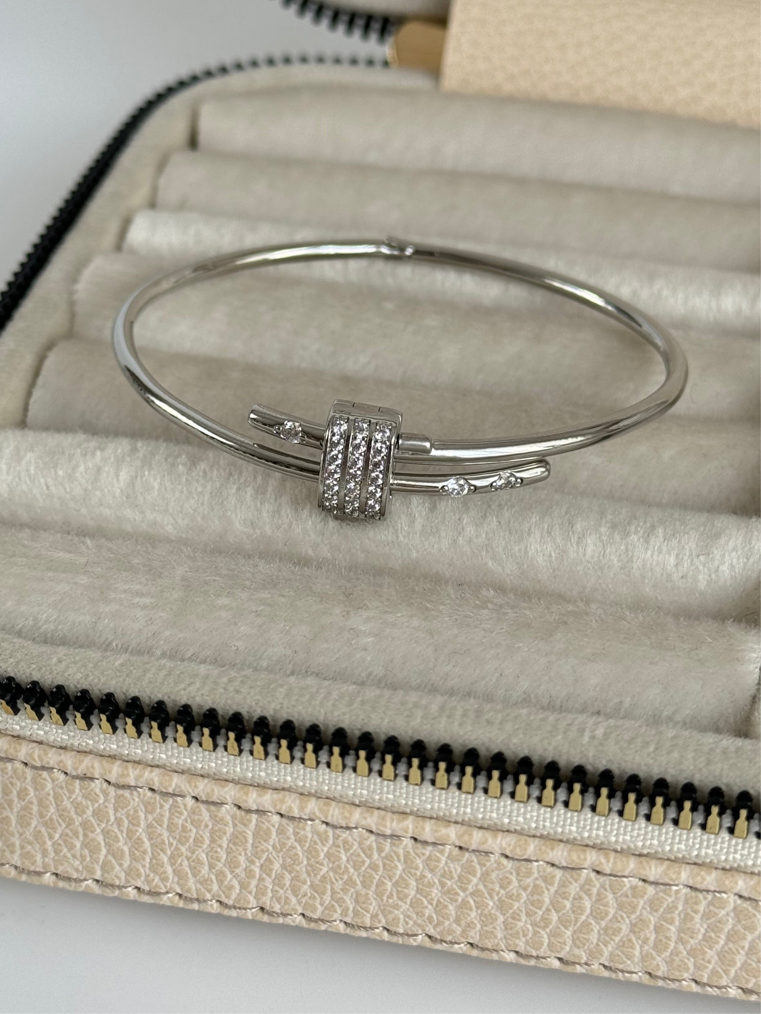 İTHAL TAŞ DETAYLI SİLVER KELEPÇE BİLEZİK BİLEKLİK