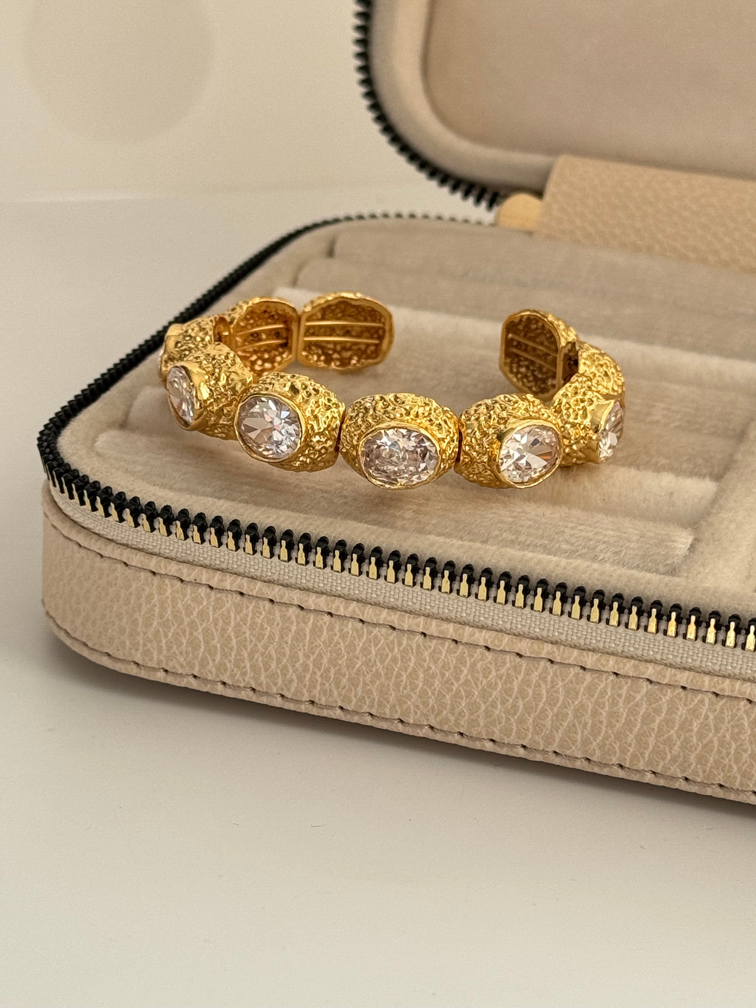 HAVER TAŞLI AYARLANABİLİR GOLD ALTIN KAPLAMA KELEPÇE BİLEKLİK