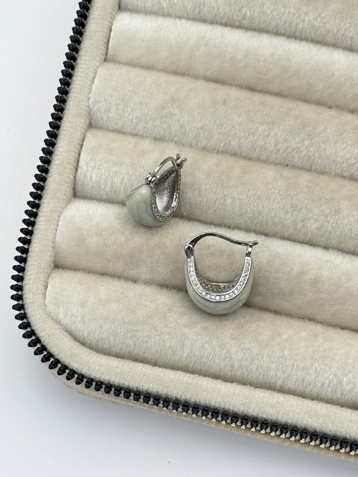 İTHAL GRİ MİNELİ SİLVER HALKA KÜPE