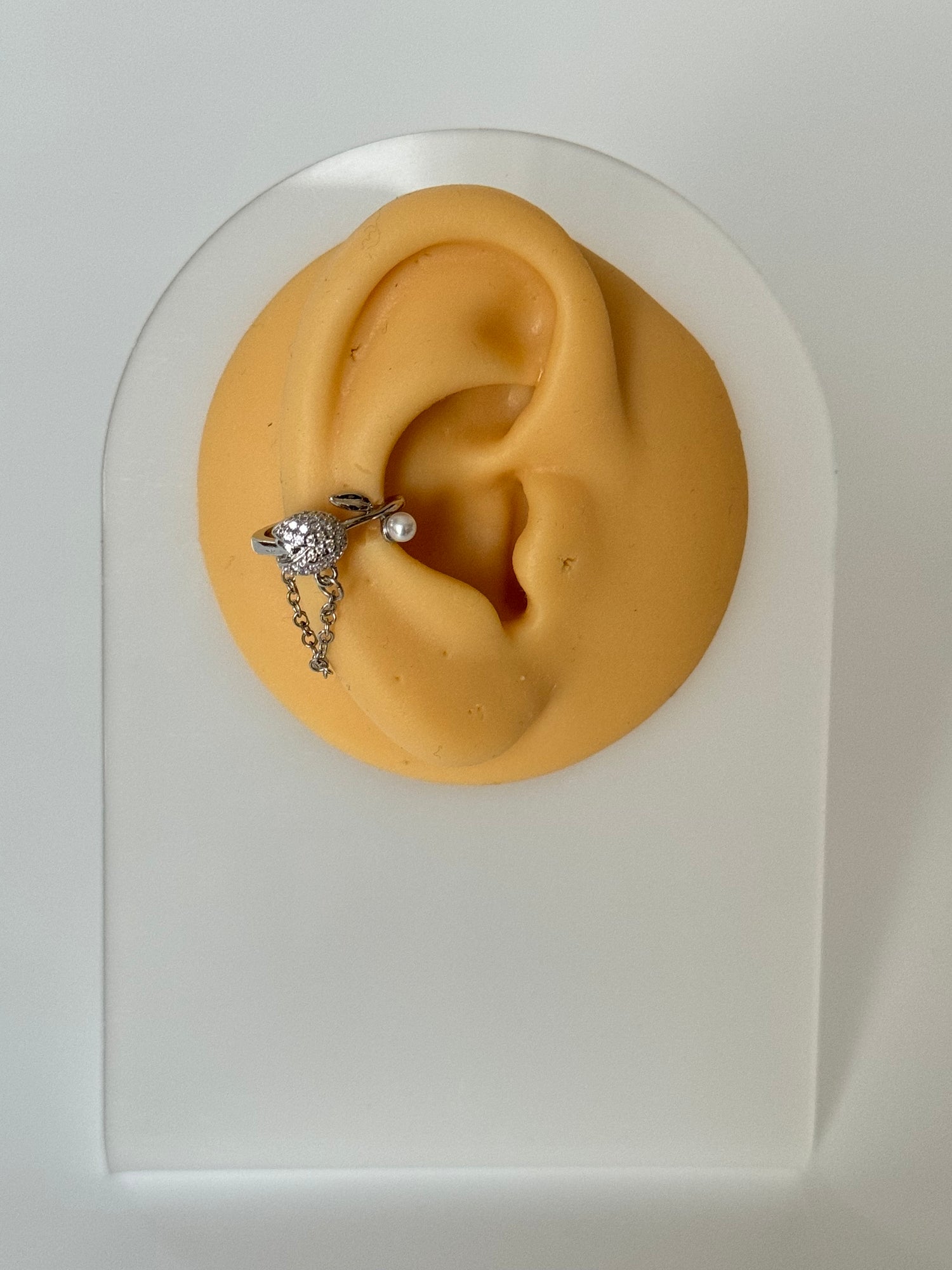 İTHAL LALE DETAYLI SOL KULAK SİLVER KIKIRDAK KÜPE EARCUFF