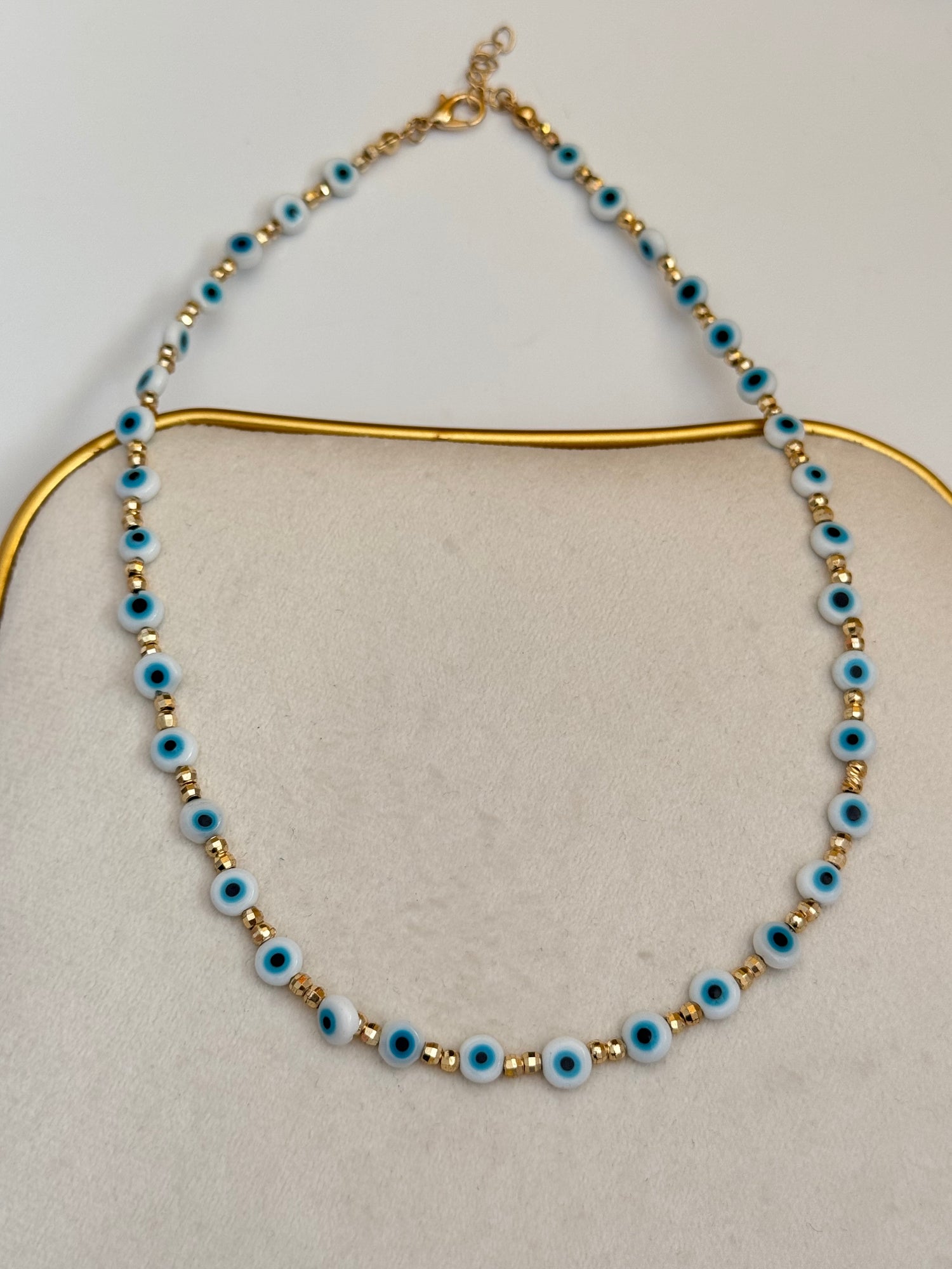 AURİ BEYAZ NAZAR BONCUKLU ALTIN KAPLAMA DETAYLI KOLYE