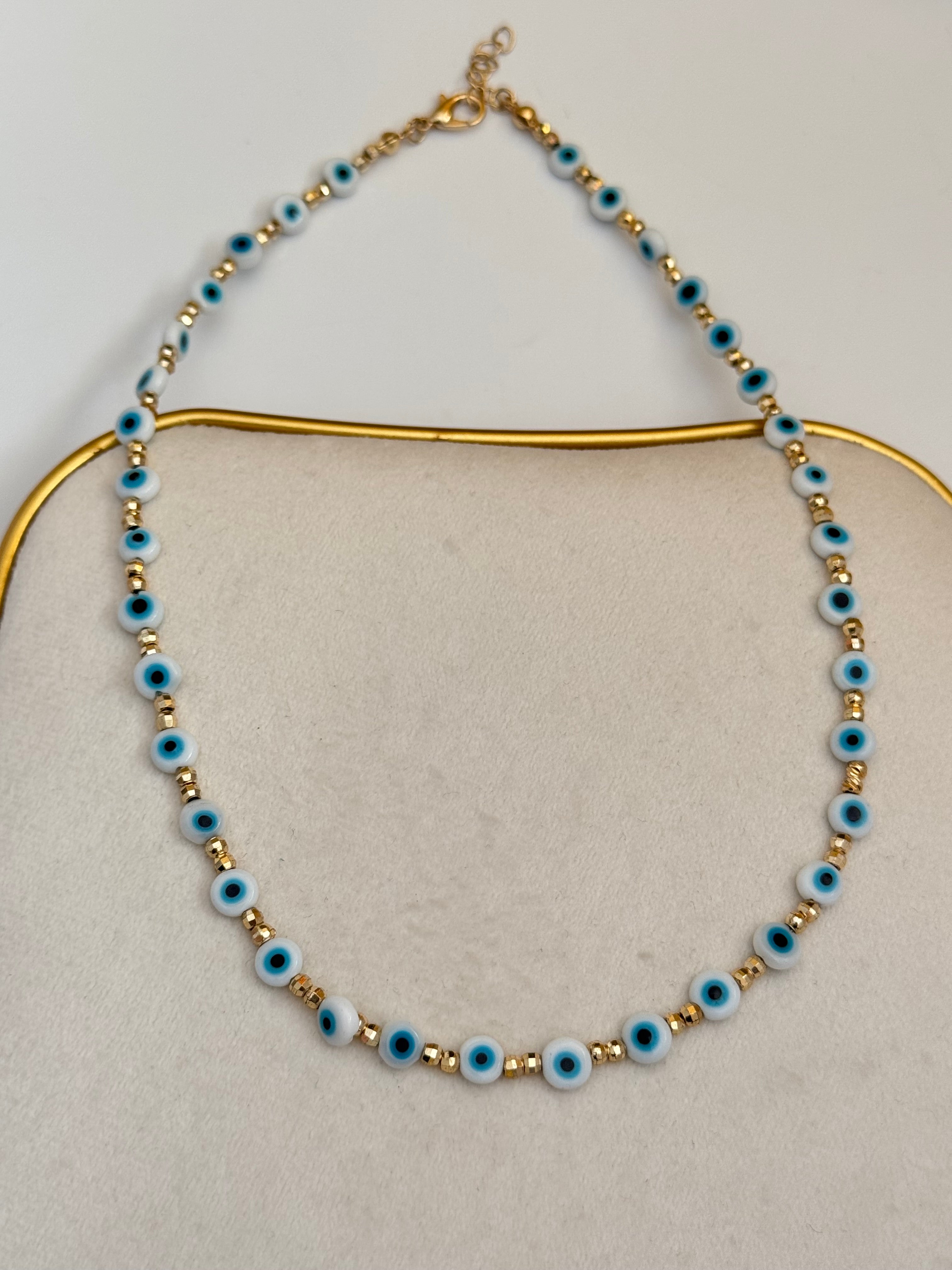 AURİ BEYAZ NAZAR BONCUKLU ALTIN KAPLAMA DETAYLI KOLYE