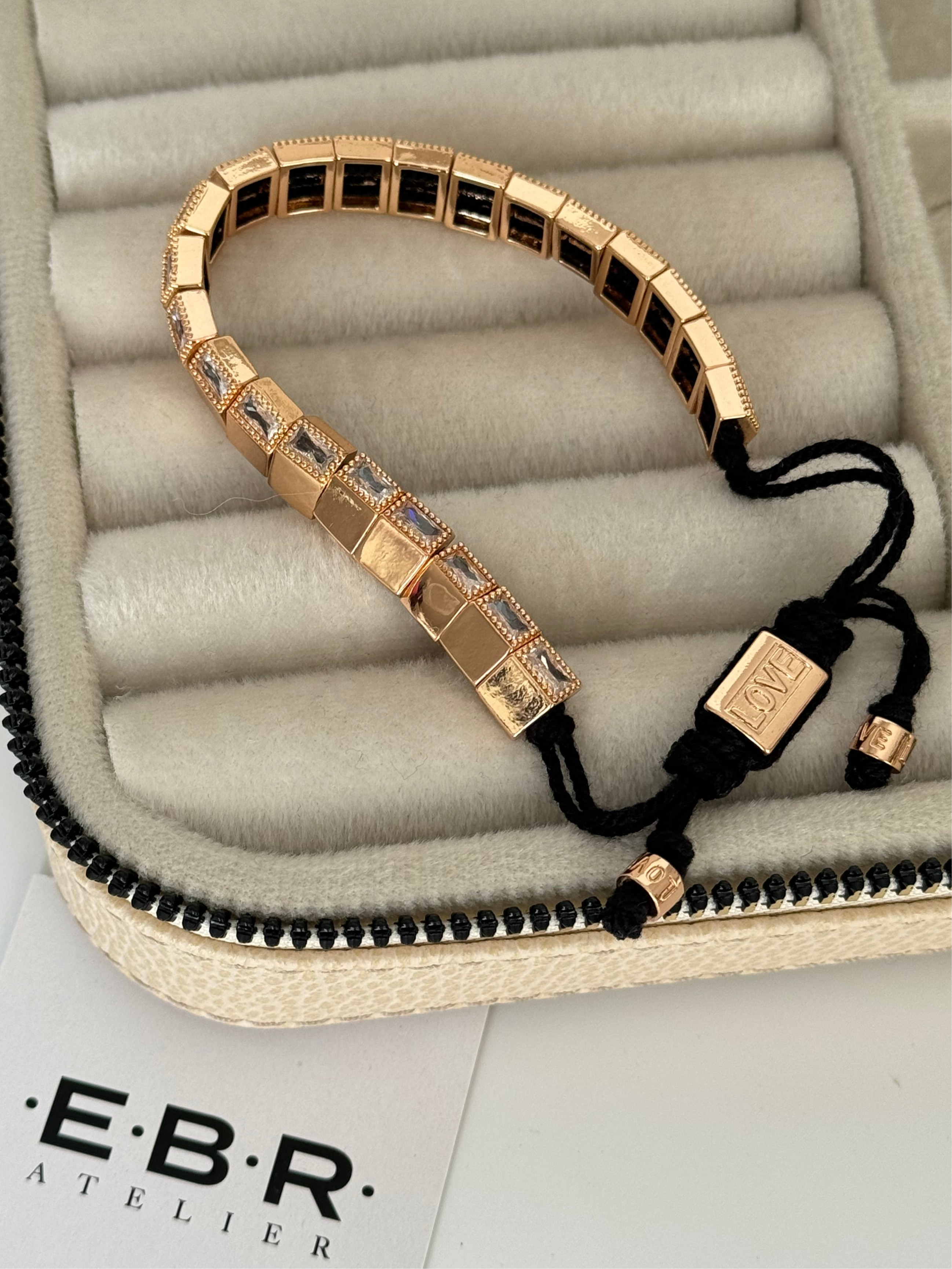 İTHAL TAŞ DETAYLI GOLD SİYAH İPLİ BİLEKLİK