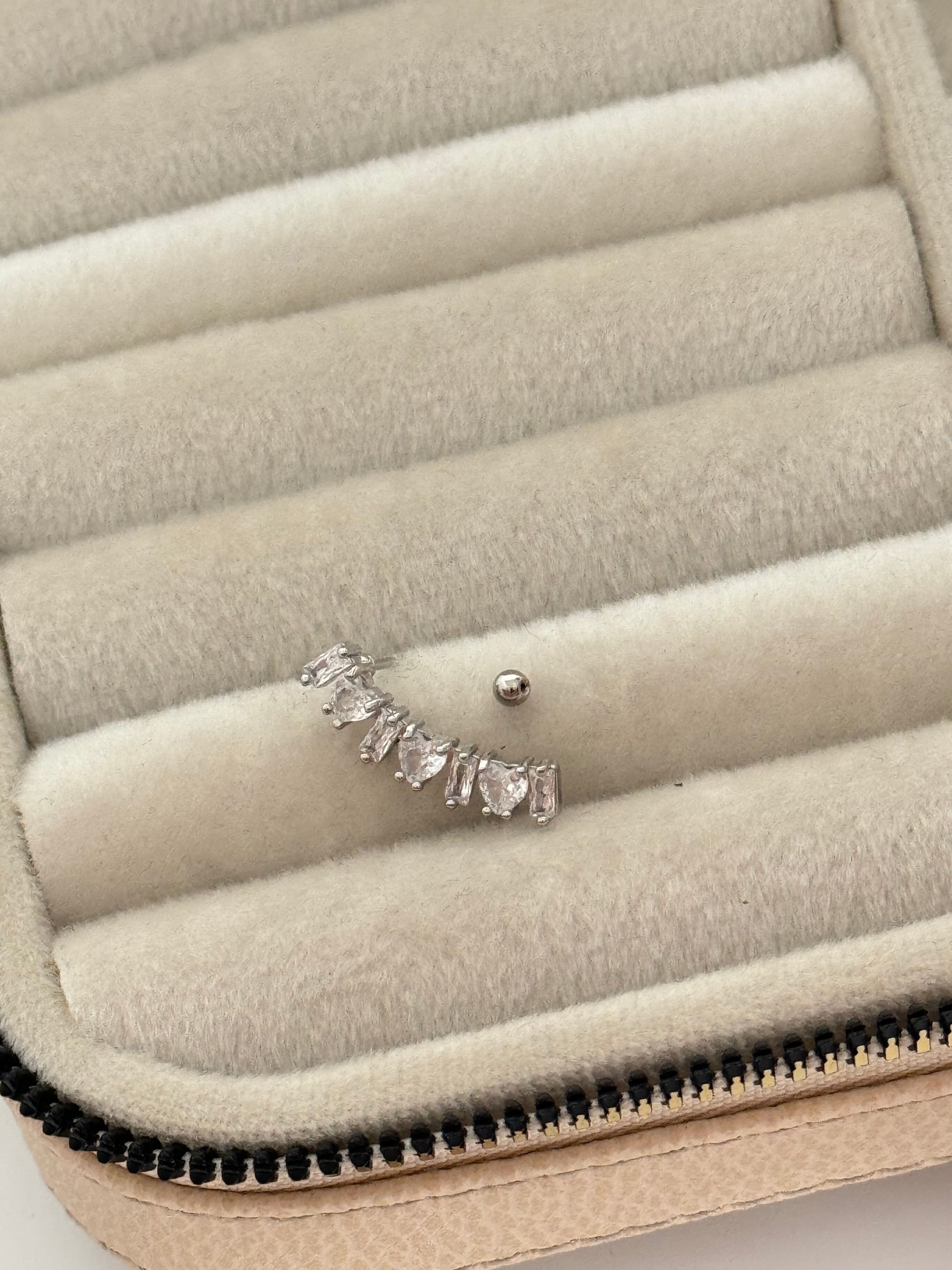 İTHAL KALP DETAYLI SİLVER TRAGUS PİERCİNG