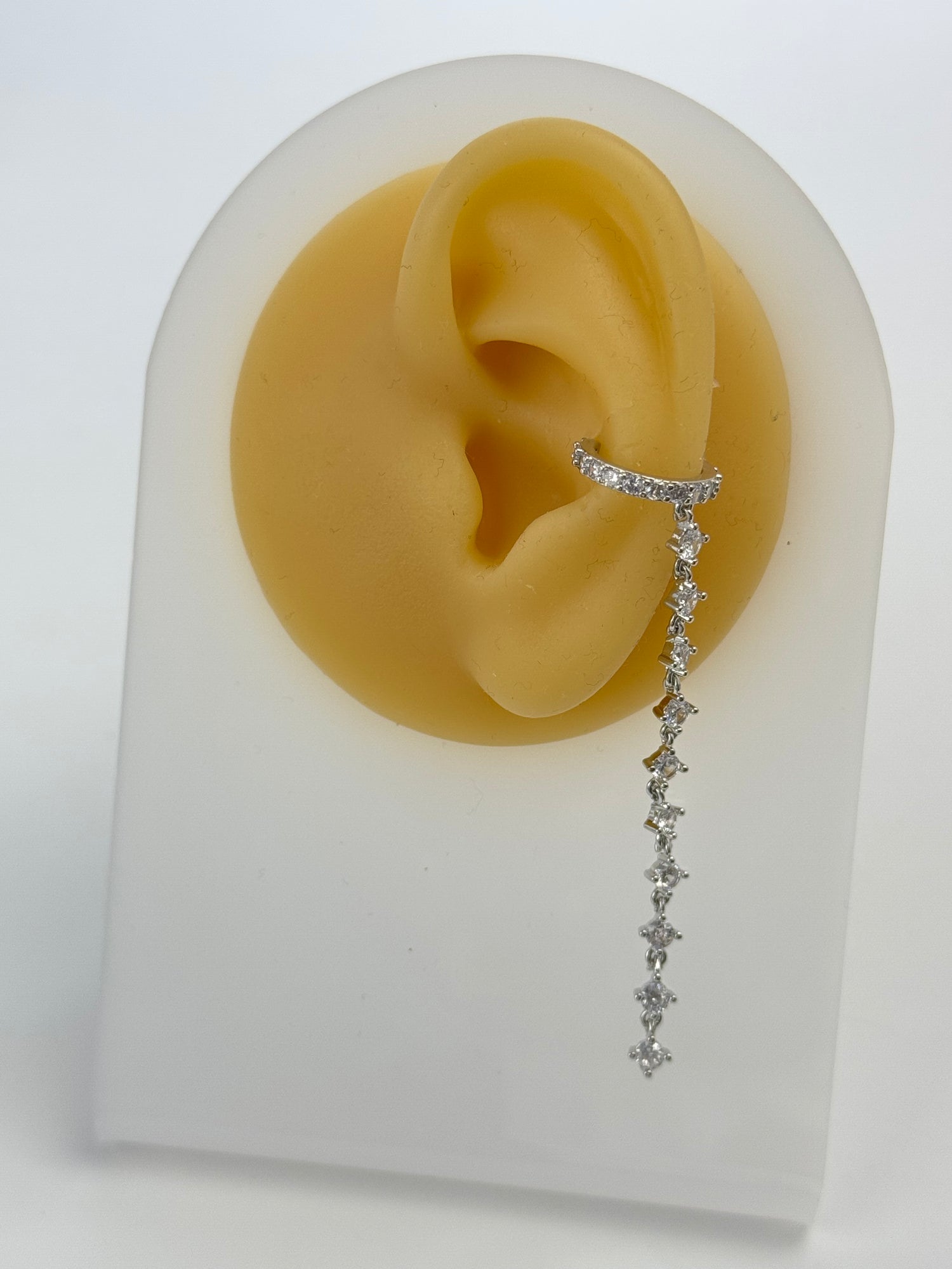 İTHAL TAŞ DETAYLI SİLVER KIKIRDAK KÜPE EARCUFF