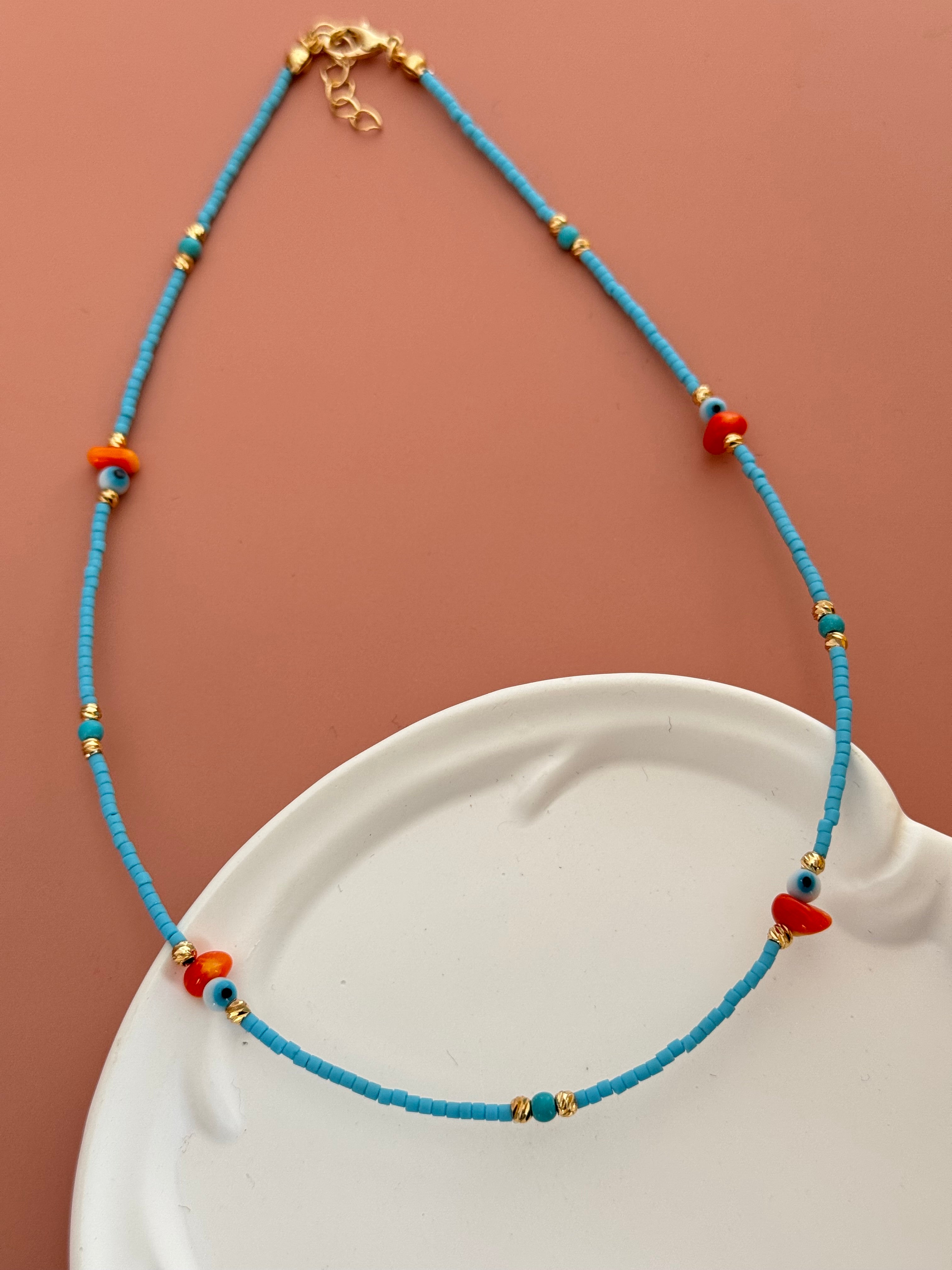 SERA NAZAR BONCUK VE DOĞAL TAŞ DETAYLI MAVİ BONCUK KOLYE