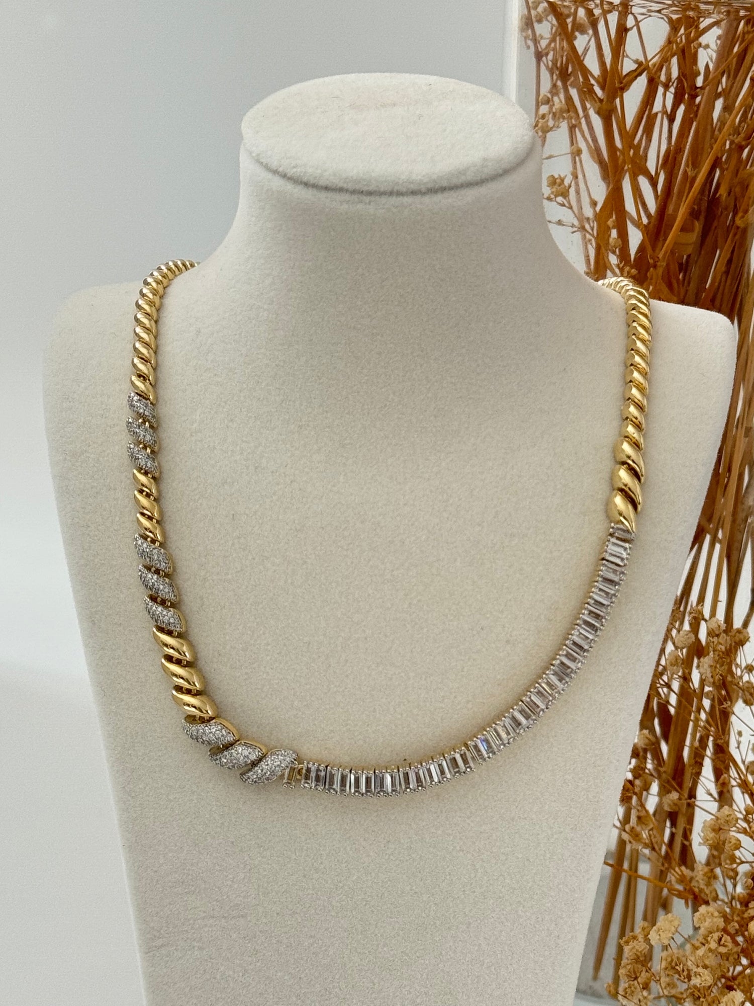 VİRA TAŞ DETAYLI GOLD KOLYE