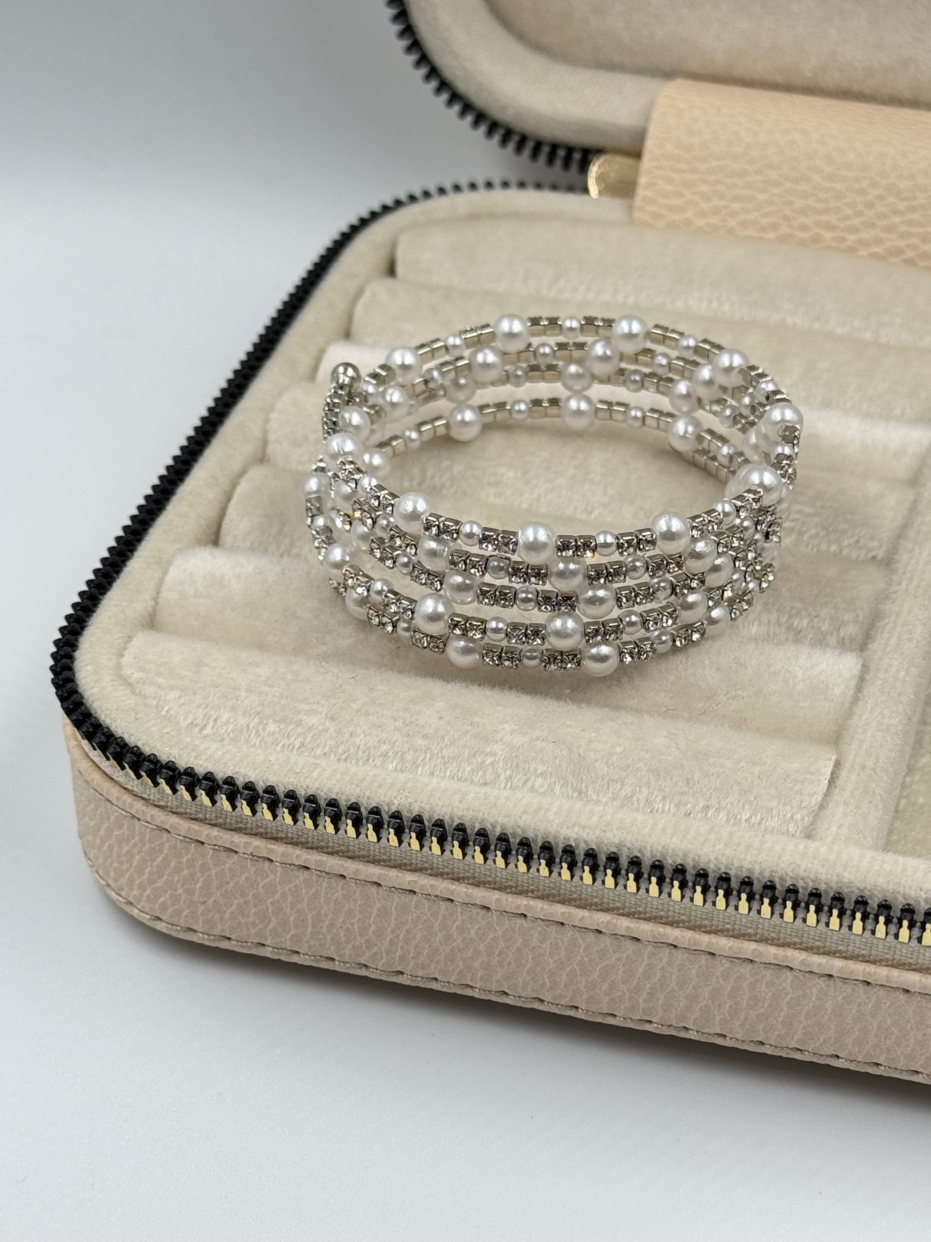 İTHAL İNCİ DETAYLI ÇOKLU SARMAL SİLVER YAYLI BİLEZİK BİLEKLİK