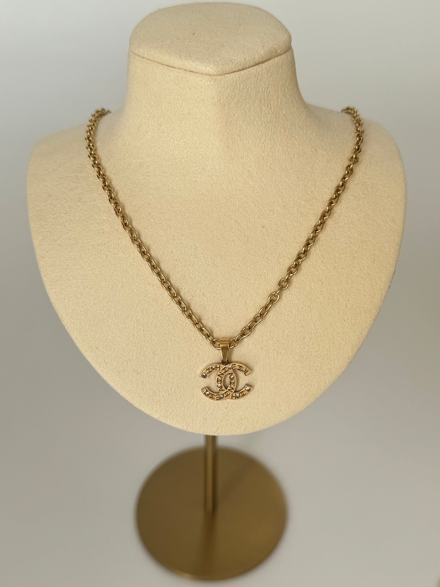 TAŞ DETAYLI MARKA MODEL GOLD ÇELİK KOLYE