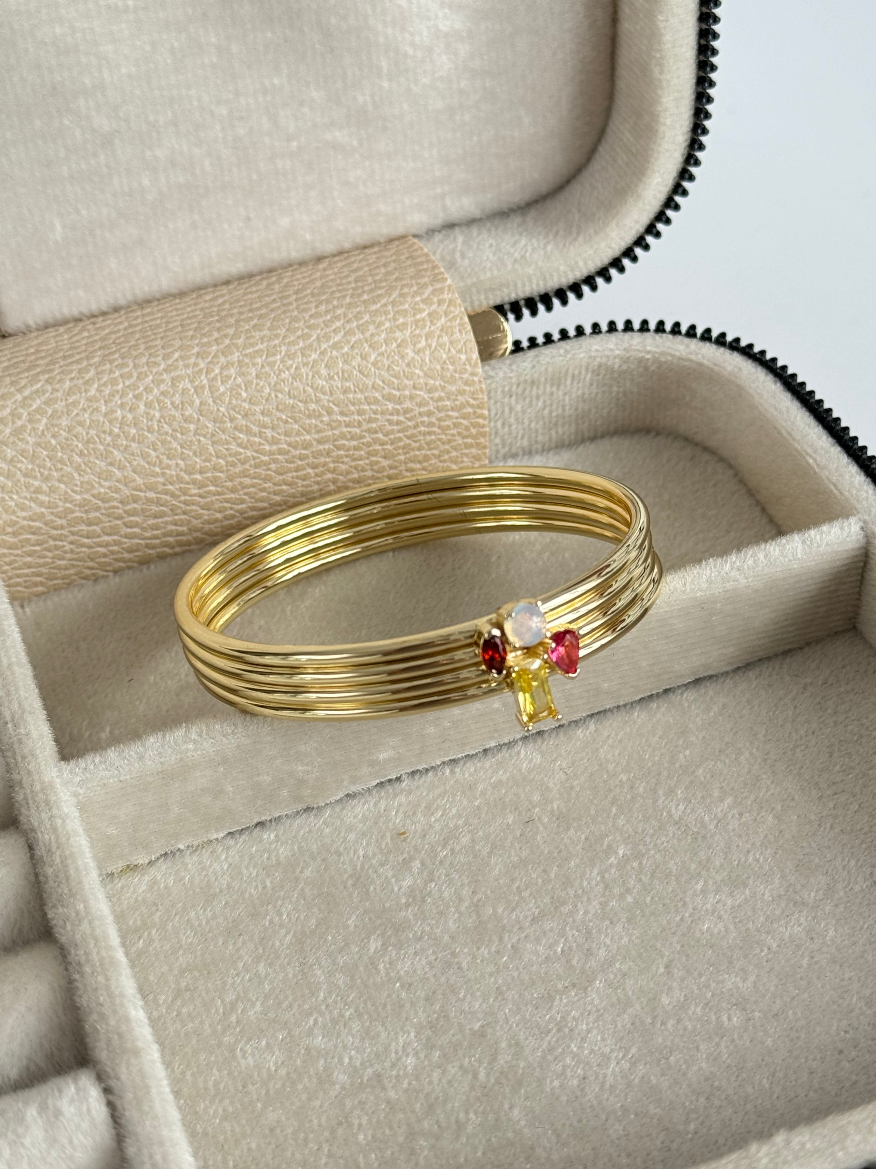 İTHAL RENKLİ TAŞ DETAYLI GOLD BİLEZİK BİLEKLİK