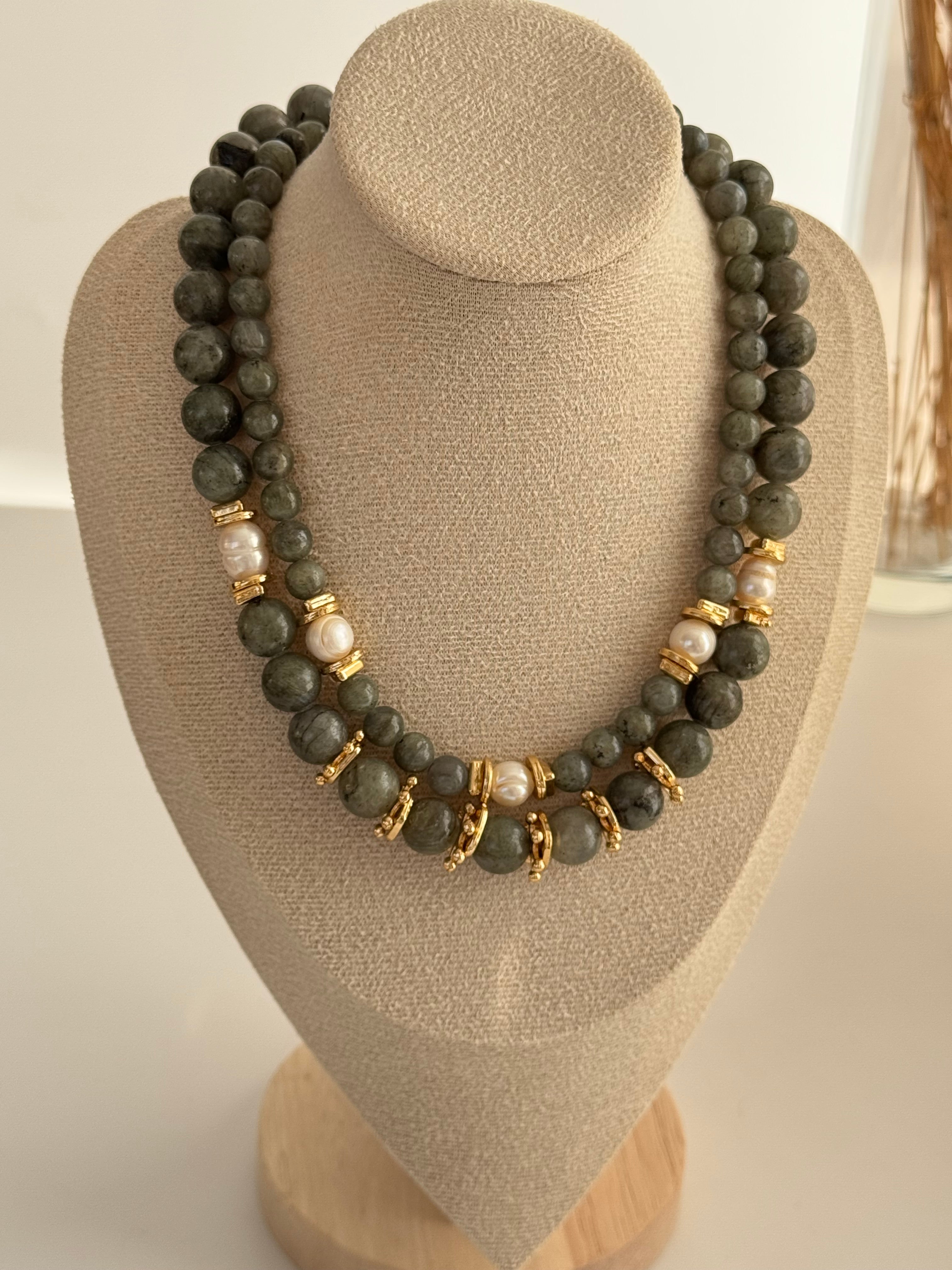 NEJVA GRİ DOĞAL TAŞLI ALTIN KAPLAMA DETAYLI KOLYE