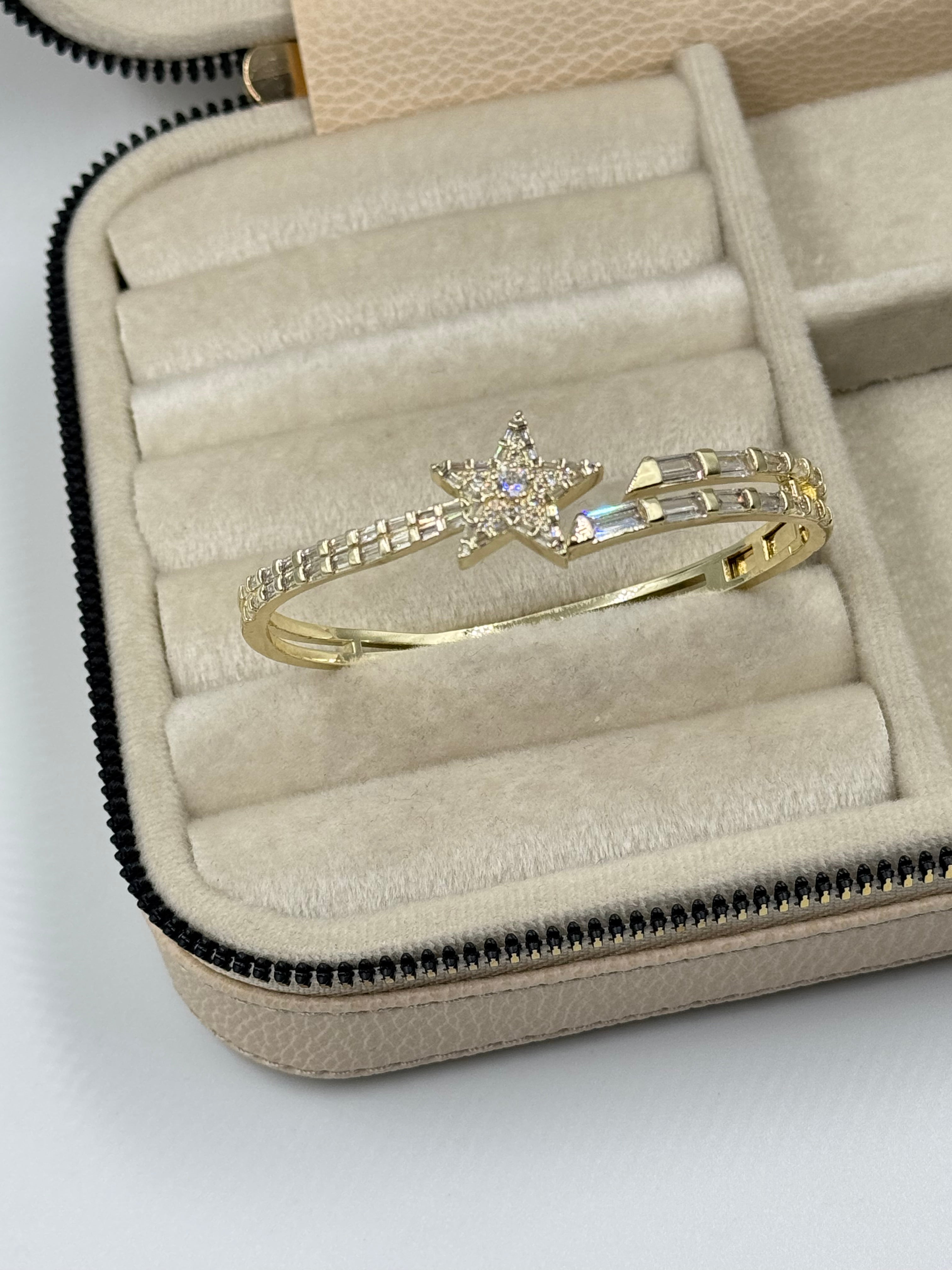 İTHAL YILDIZ DETAYLI GOLD KELEPÇE BİLEZİK