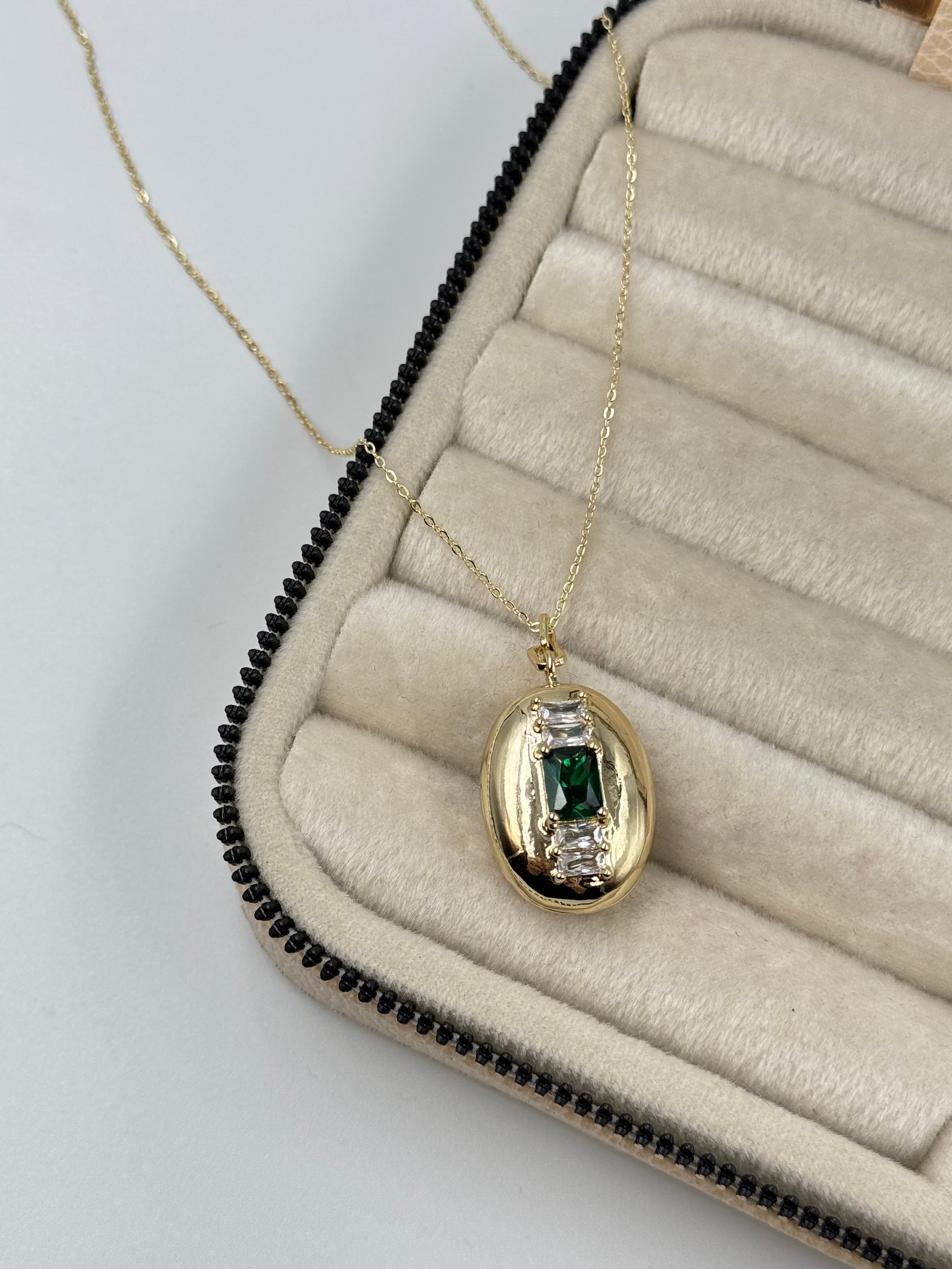 İTHAL KAPAKLI AÇILABİLİR RESİMLİKLİ YEŞİL TAŞLI UZUN GOLD KOLYE