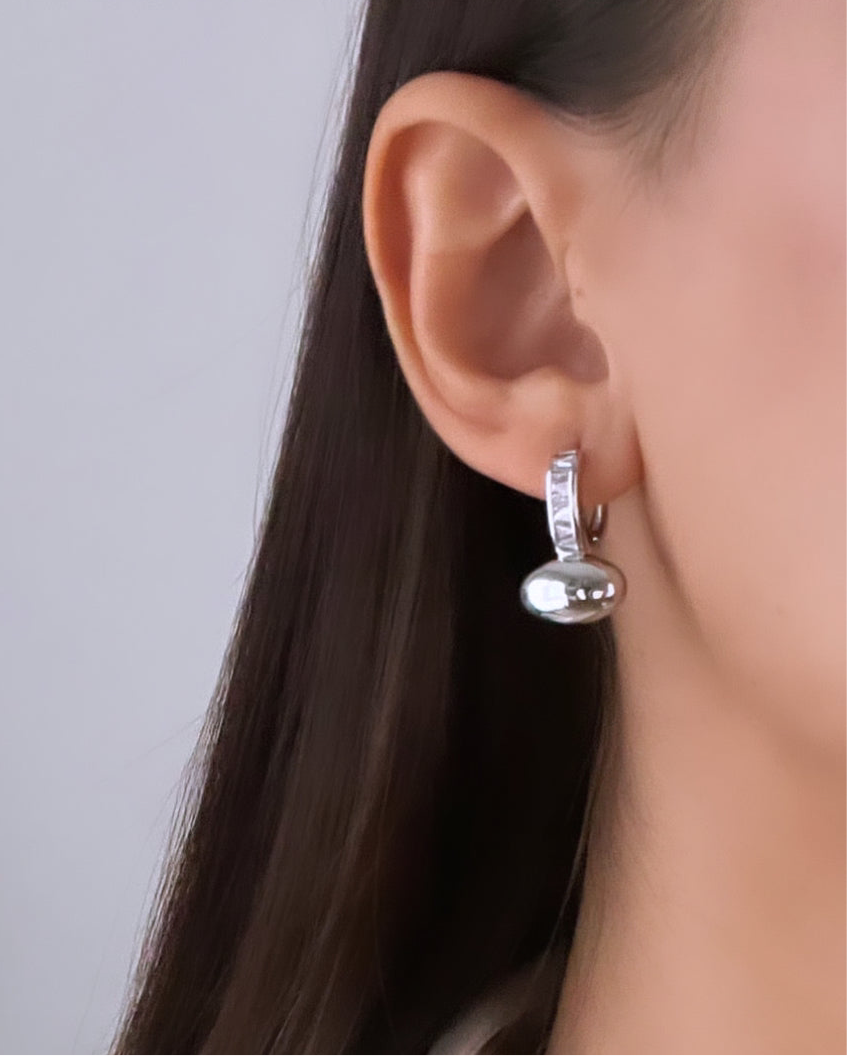 İTHAL ELİPS DETAYLI SİLVER KÜPE