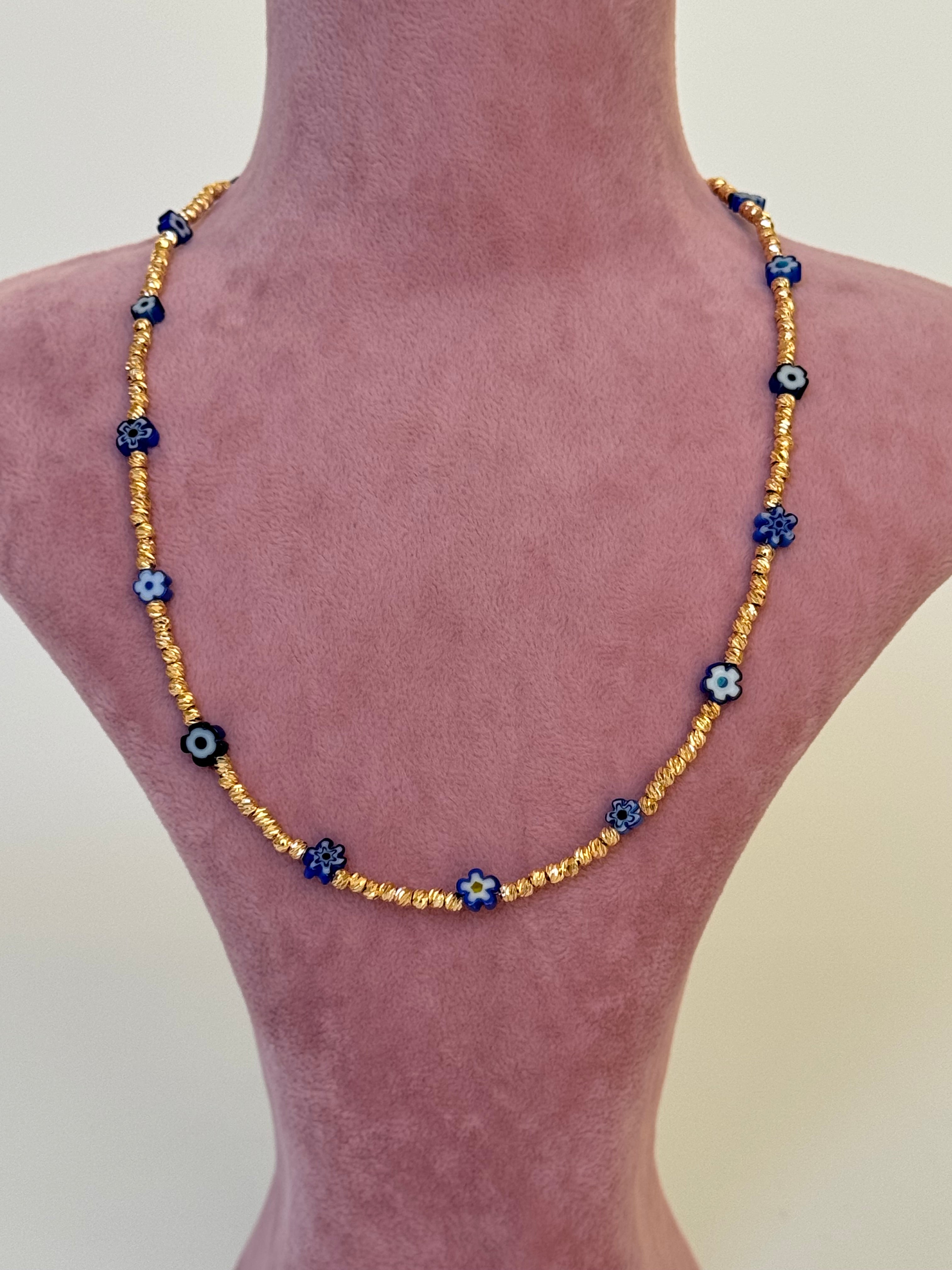 NAVİ LACİVERT ÇİÇEKLİ ALTIN KAPLAMA DETAYLI KOLYE