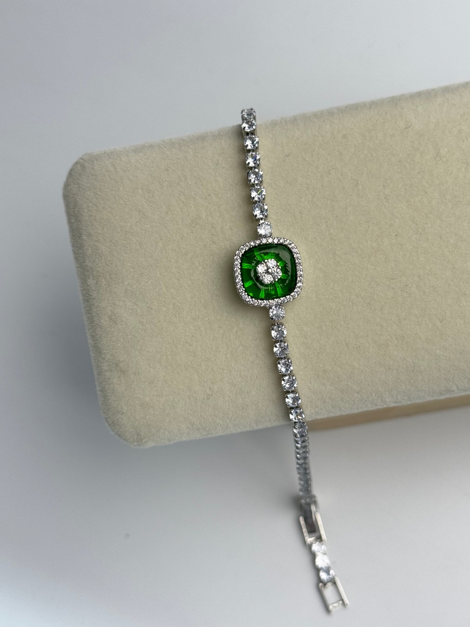 İTHAL SİLVER KARE ZİRKON TAŞLI YEŞİL TEKLİ CAMGÖZ  BİLEKLİK