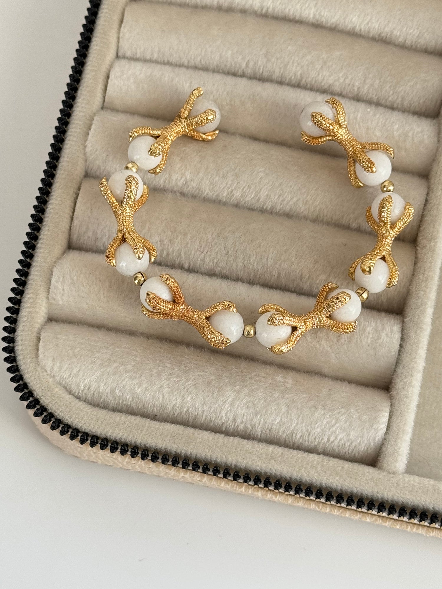 EFRUZ BEYAZ DOĞAL TAŞLI AYARLANABİLİR GOLD ALTIN KAPLAMA KELEPÇE BİLEKLİK