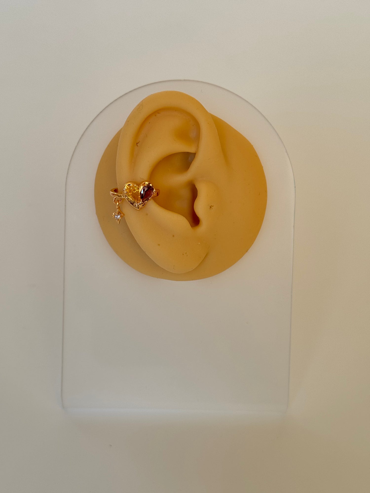 İTHAL KALP DETAYLI SAĞ KULAK GOLD KIKIRDAK KÜPE EARCUFF