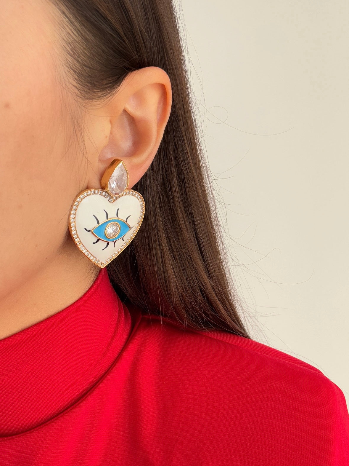 BEYAZ KALPLİ GÖZ DETAYLI ALTIN KAPLAMA KÜPE