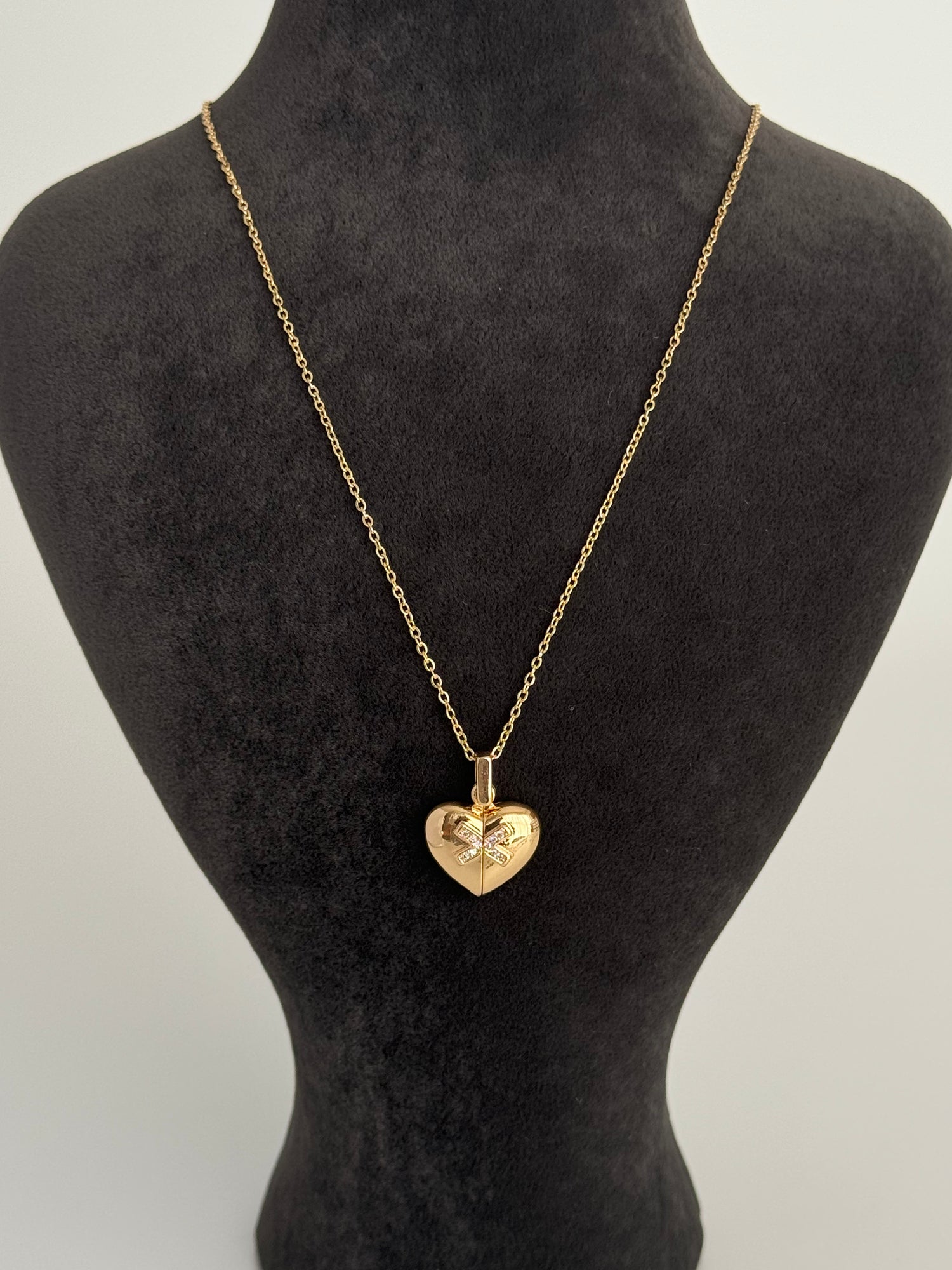 AÇILABİLİR KALP DETAYLI GOLD ÇELİK KOLYE