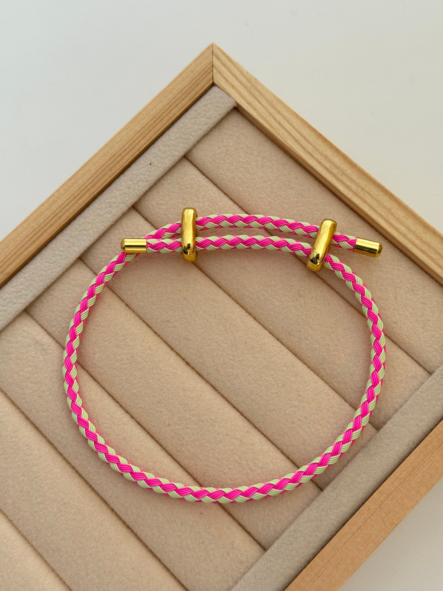 TEYA RENKLİ AYARLANABİLİR ÇELİK BİLEKLİK