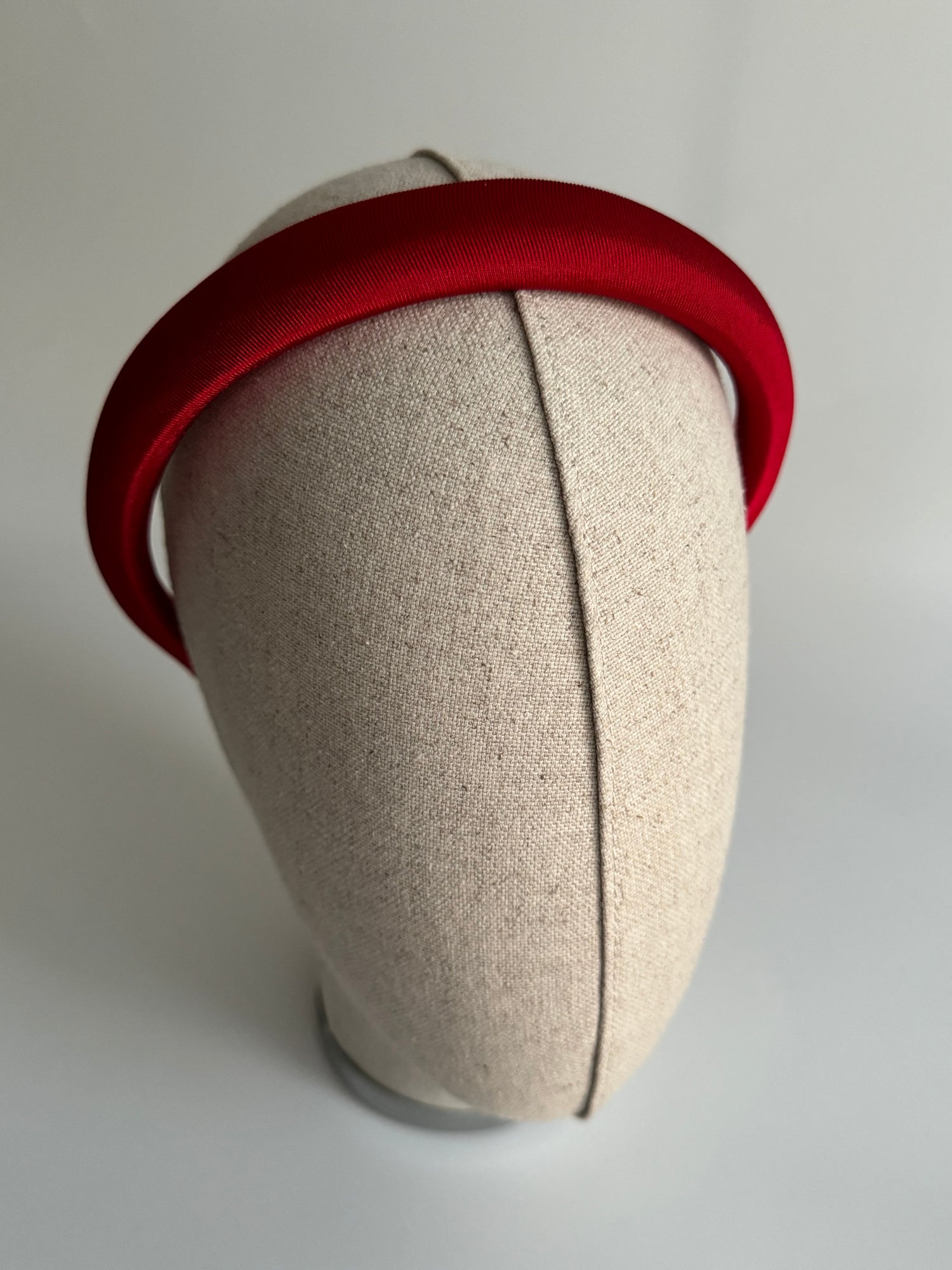 KIRMIZI SATEN İNCE MODEL TAÇ