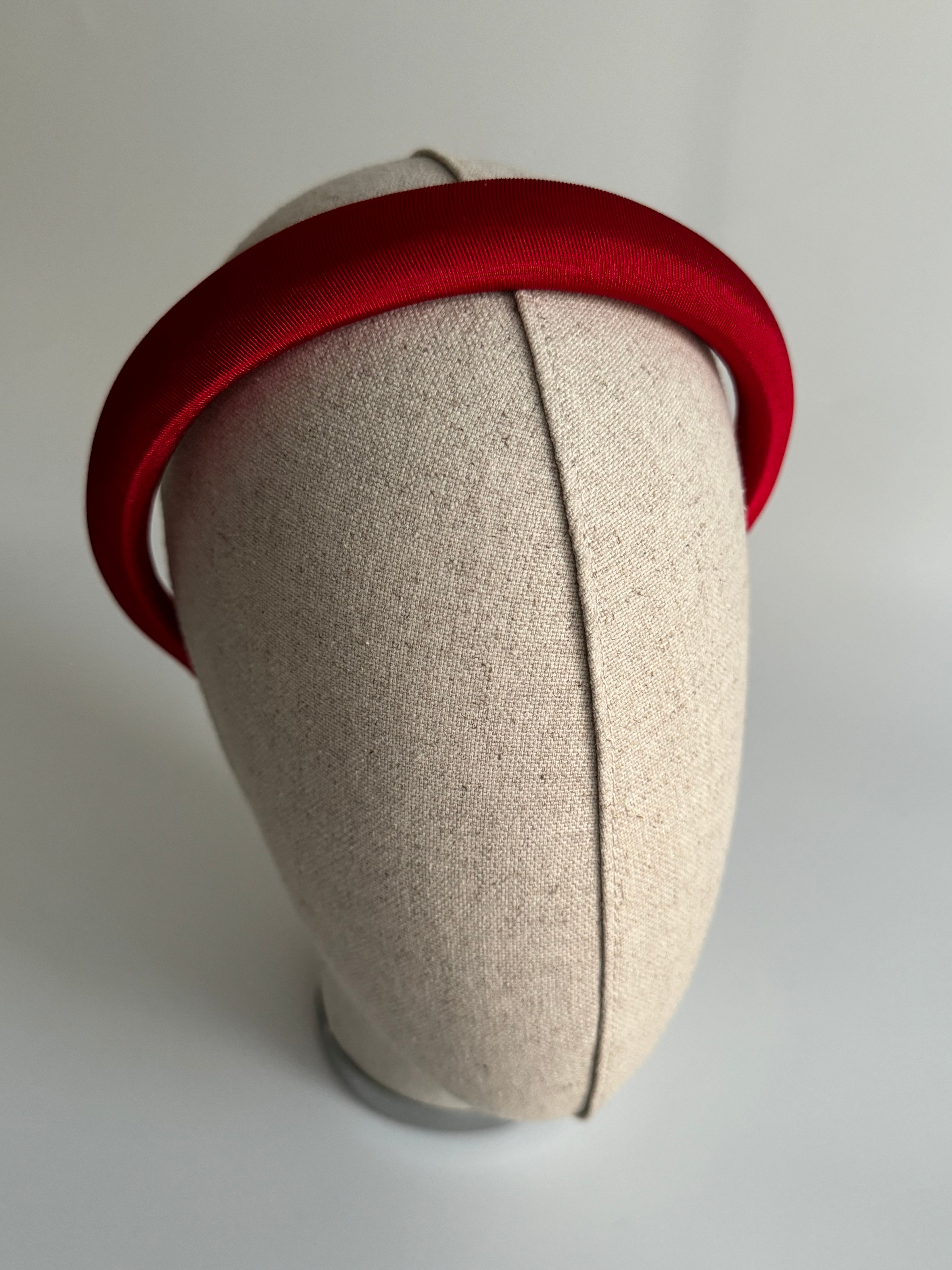 KIRMIZI SATEN İNCE MODEL TAÇ