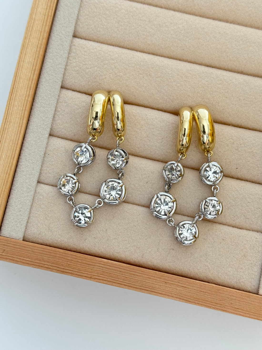 SOLORA TAŞLI GOLD KÜPE