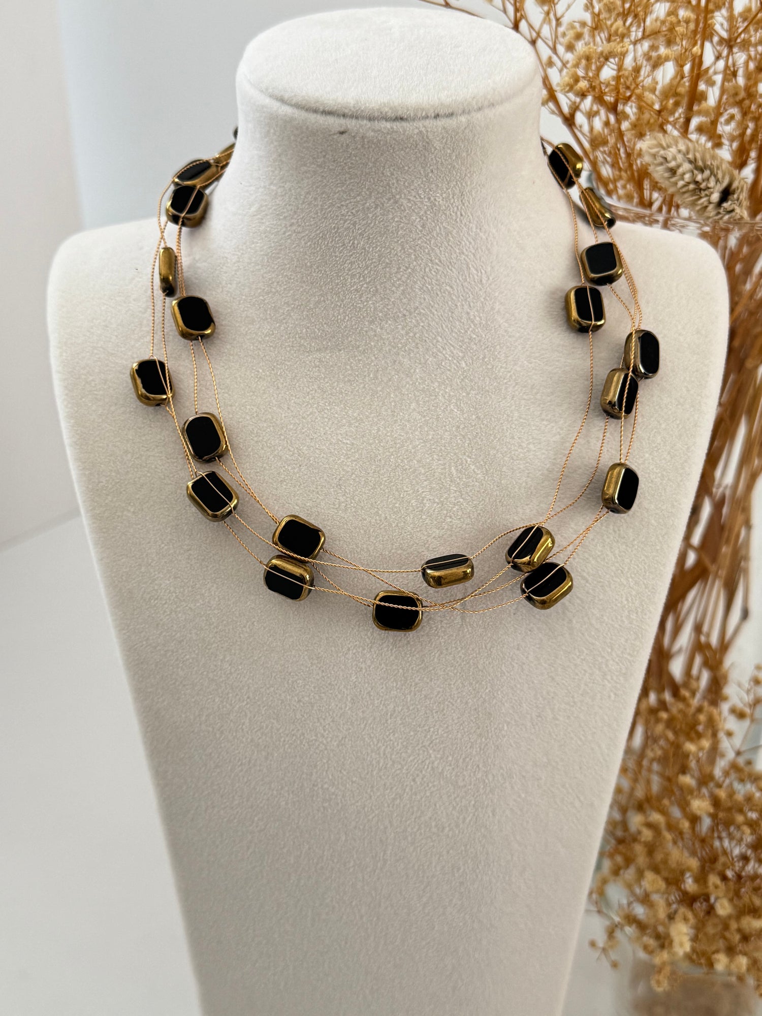 VARA SİYAH KARE TAŞLI GOLD KOLYE