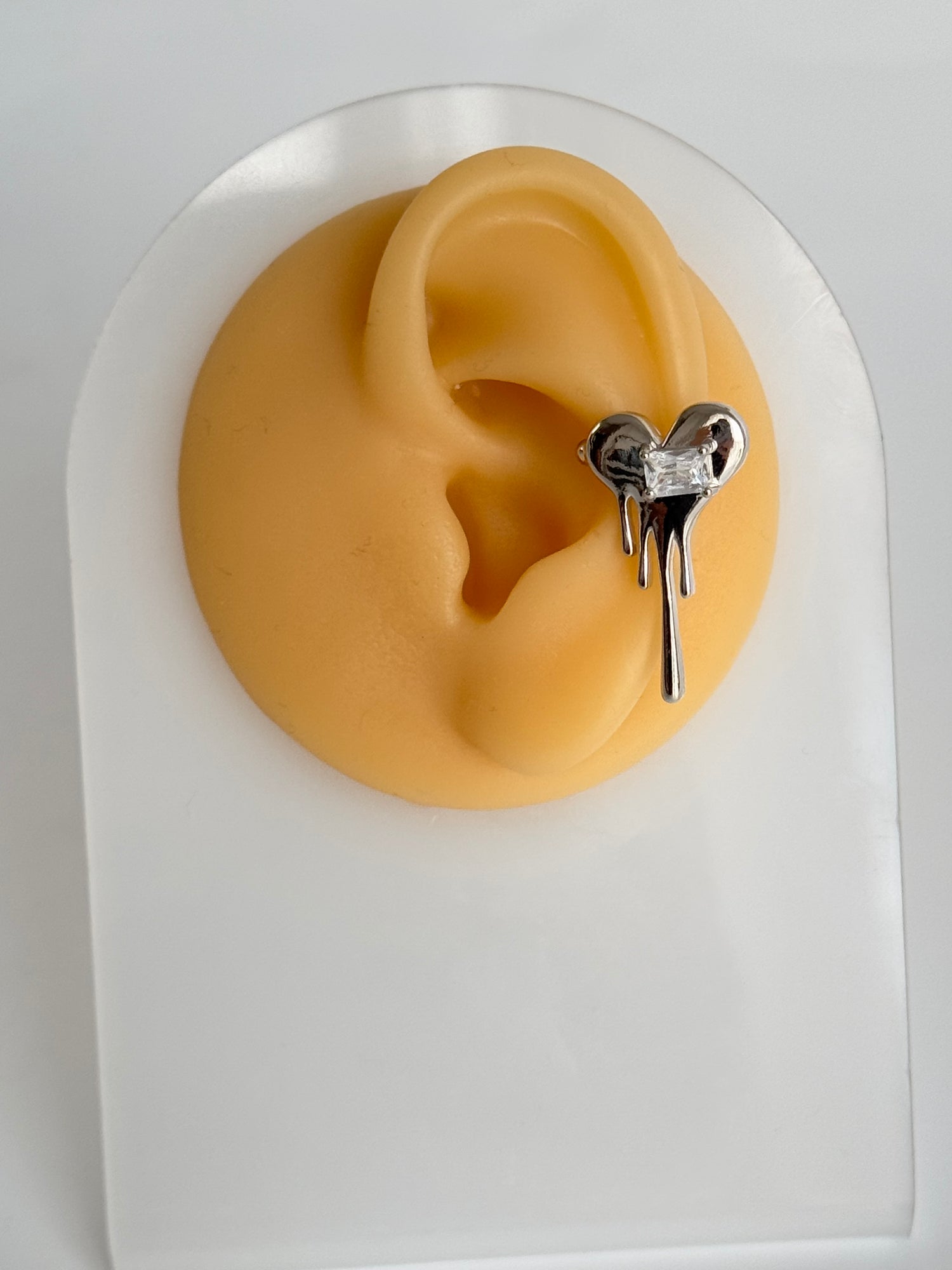 İTHAL KALP DETAYLI SİLVER KIKIRDAK KÜPE EARCUFF