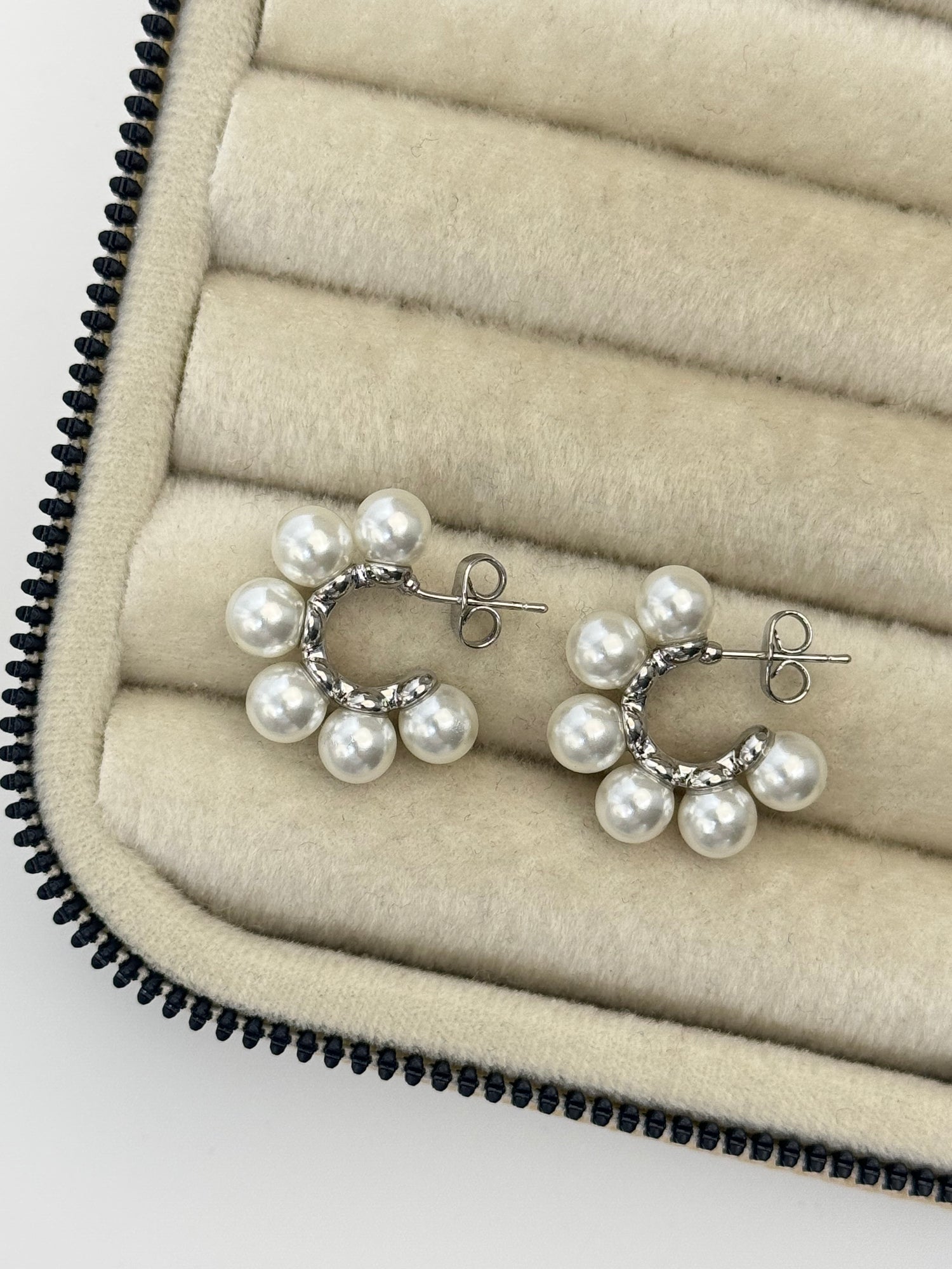 İTHAL İNCİ DETAYLI SİLVER HALKA KÜPE