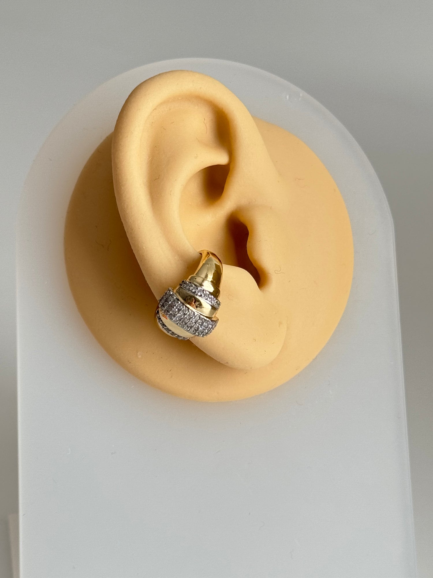 EYLA TAŞ DETAYLI KIKIRDAK KÜPE EARCUFF