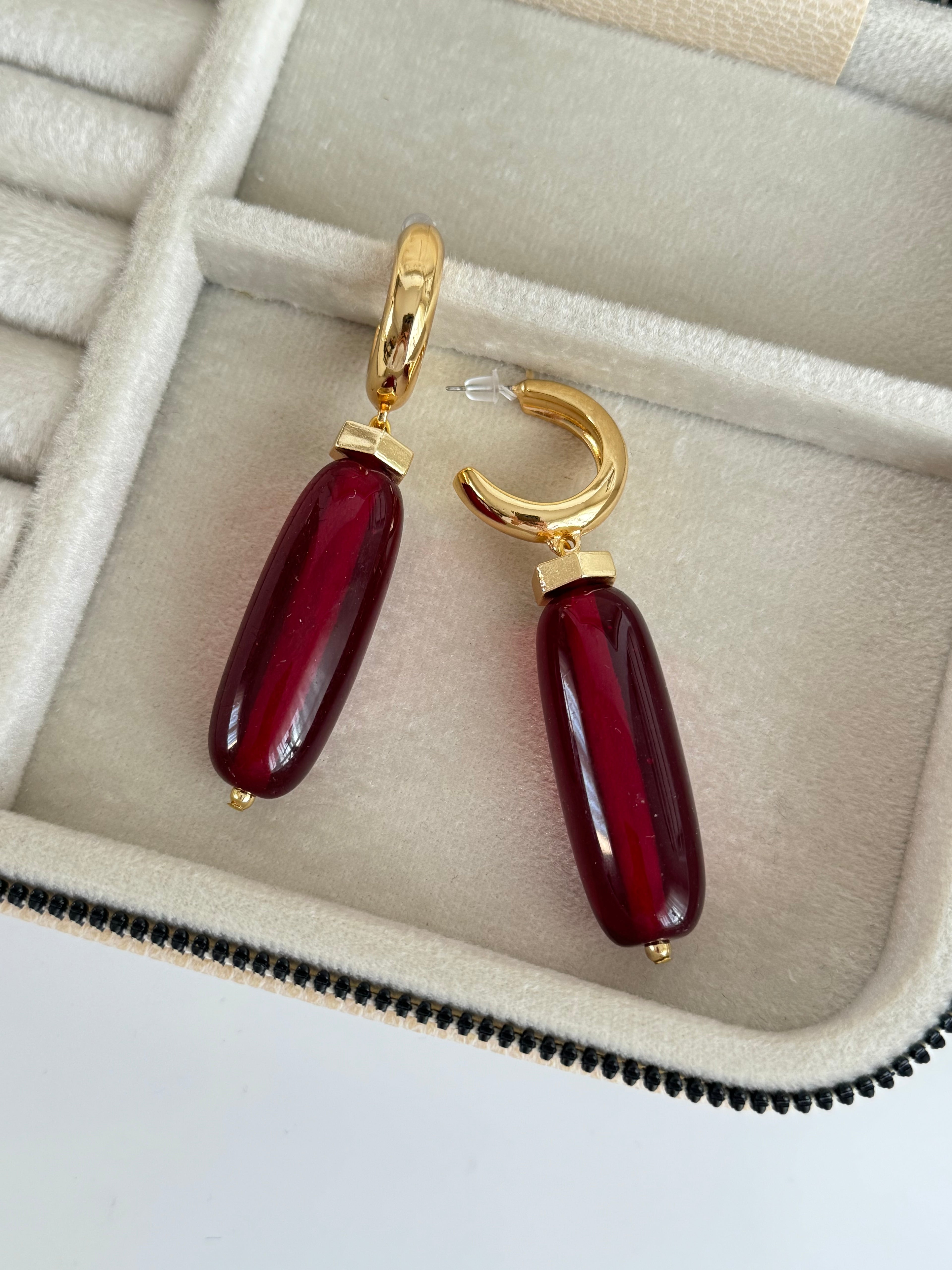 İTHAL BORDO BONCUK DETAYLI GOLD KÜPE