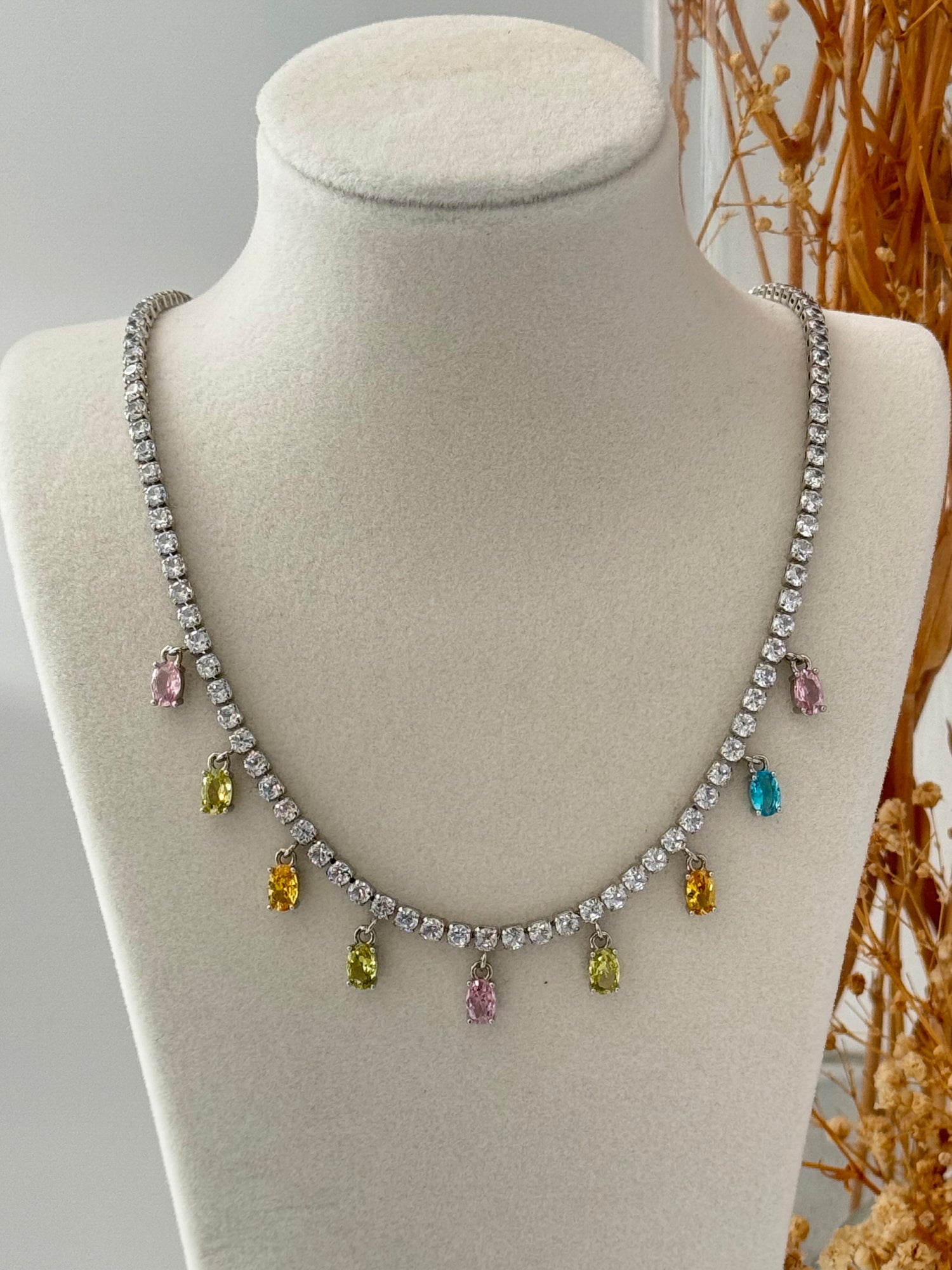 SU YOLU RENKLİ TAŞLI KOLYE