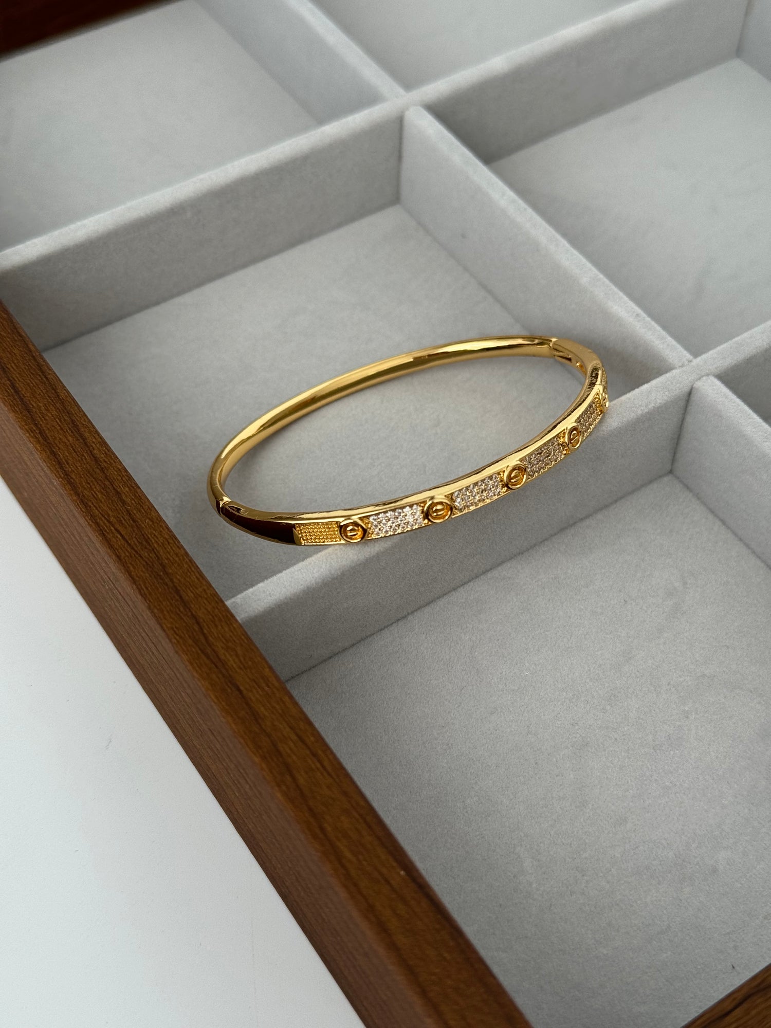 İTHAL MARKA MODEL GOLD KELEPÇE BİLEZİK