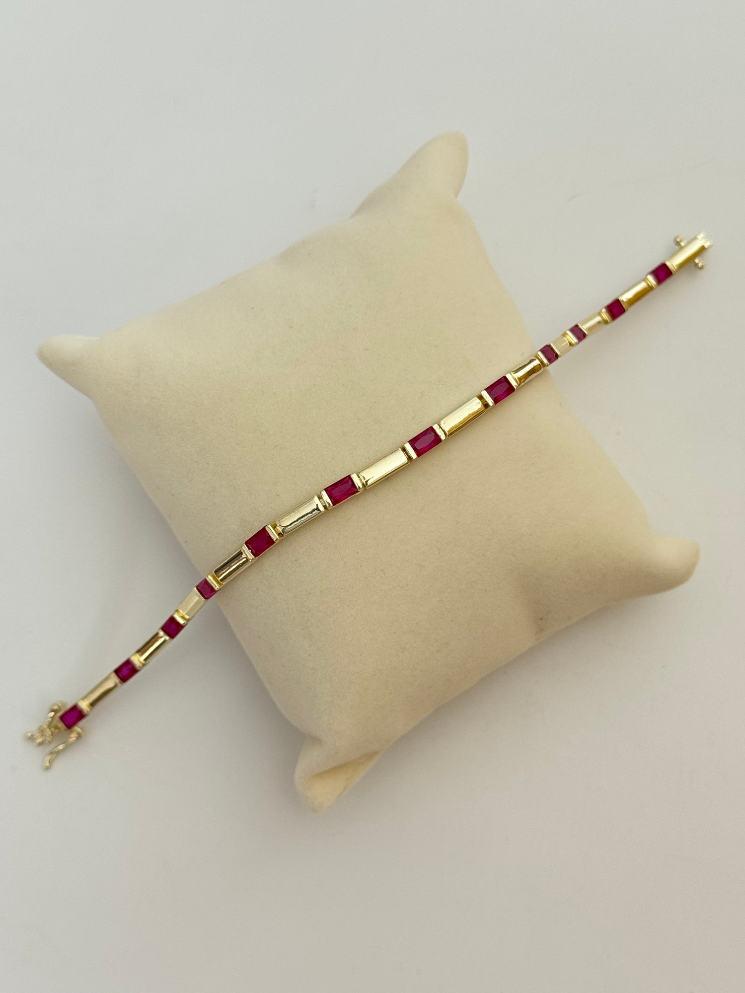 YEXA FUŞYA TAŞLI GOLD BİLEKLİK