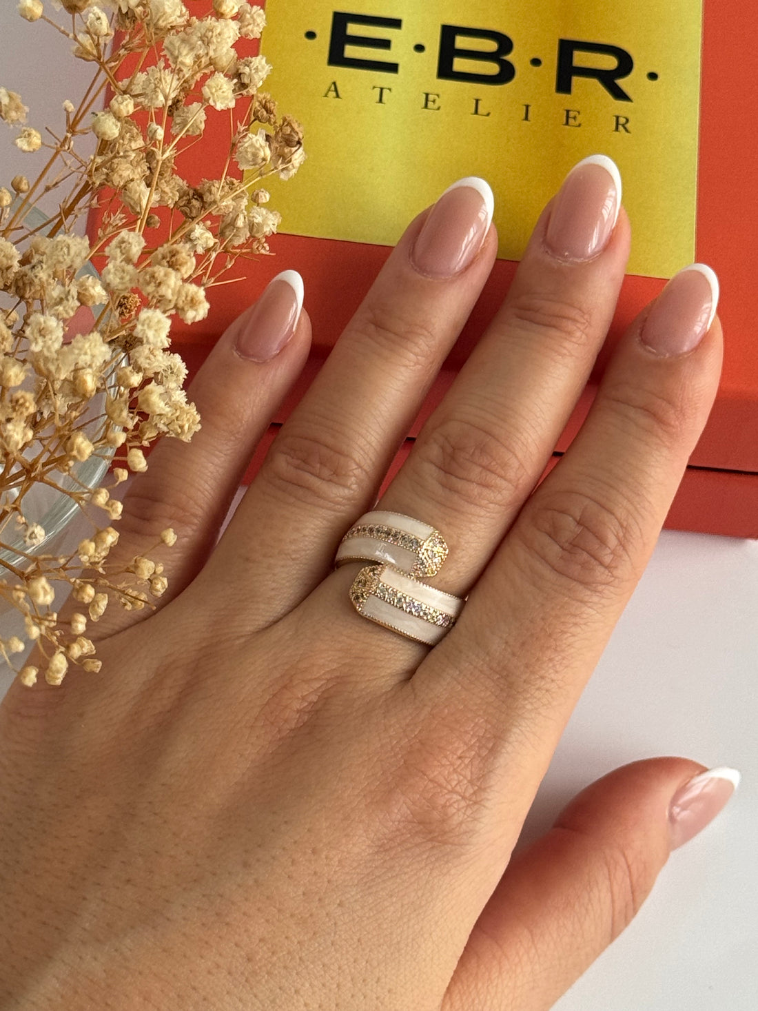 İTHAL KREM RENKLİ TAŞLI GOLD AYARLANABİLİR YÜZÜK