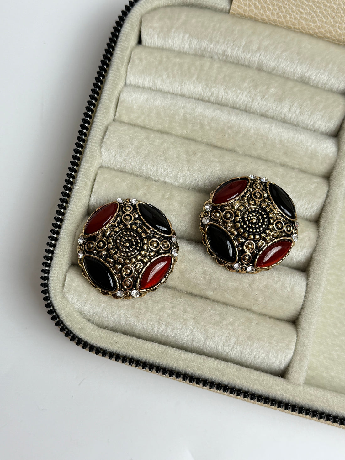 İTHAL VİNTAGE MARKA MODEL KÜPE