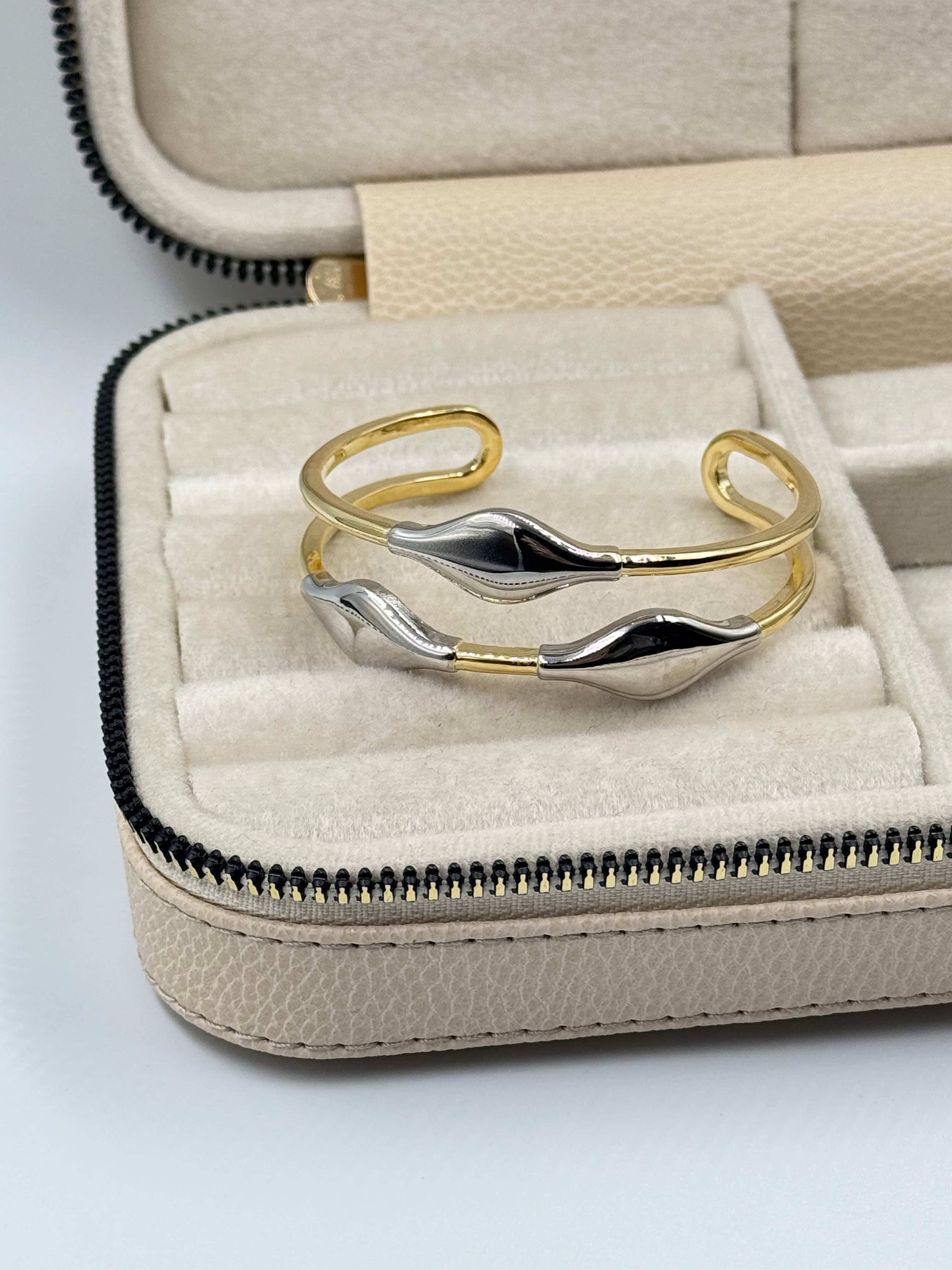 İTHAL SİLVER ASİMETRİK DETAYLI GOLD KELEPÇE BİLEZİK